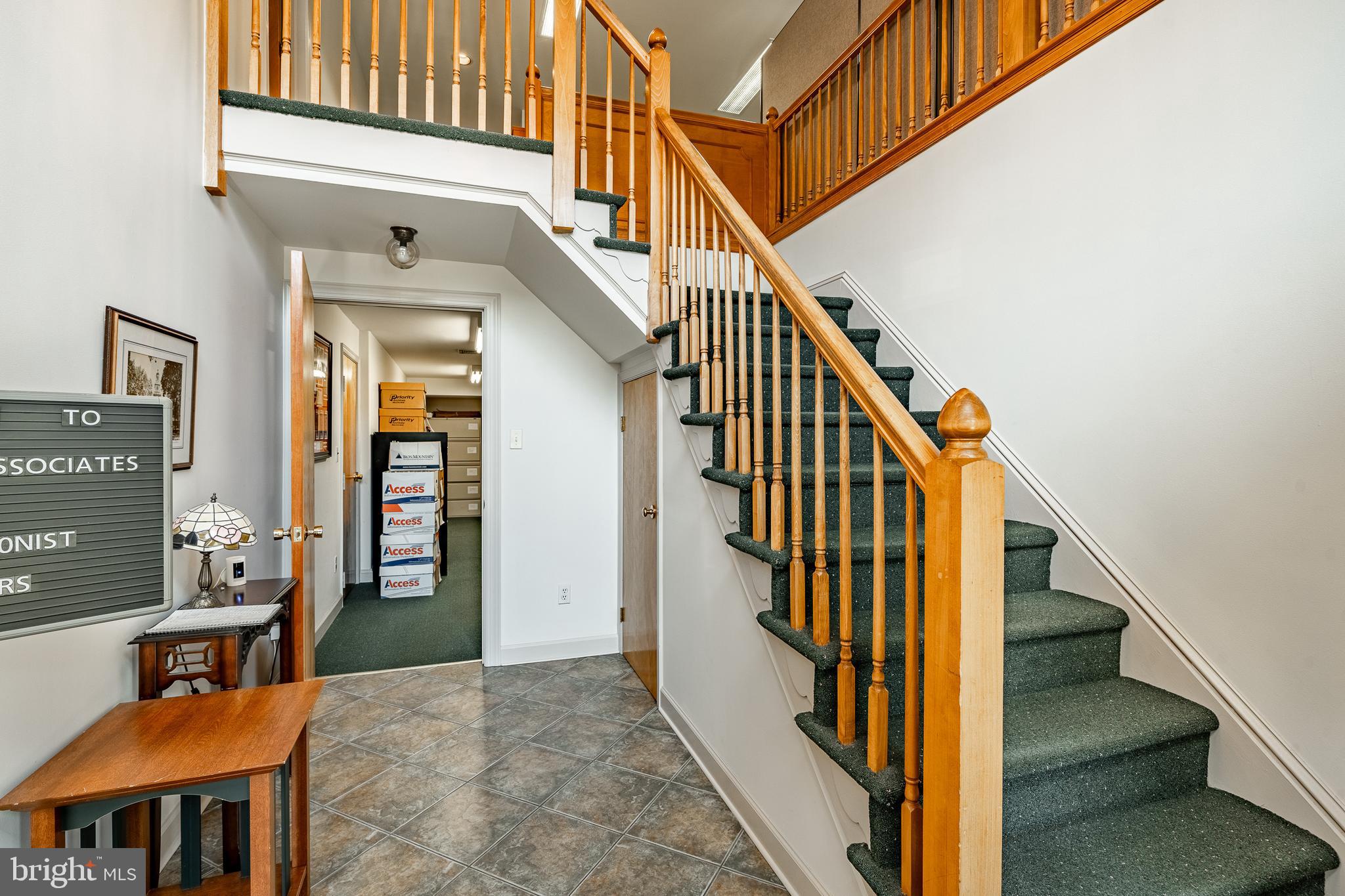 GARRETT HILL - Commercial Sale