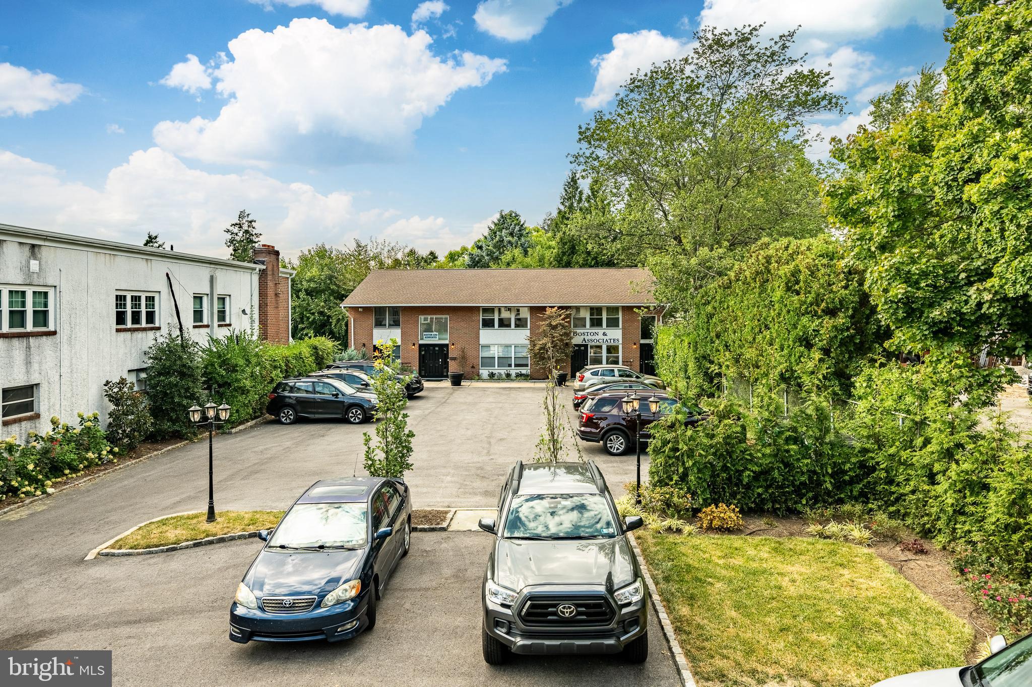 GARRETT HILL - Commercial Sale