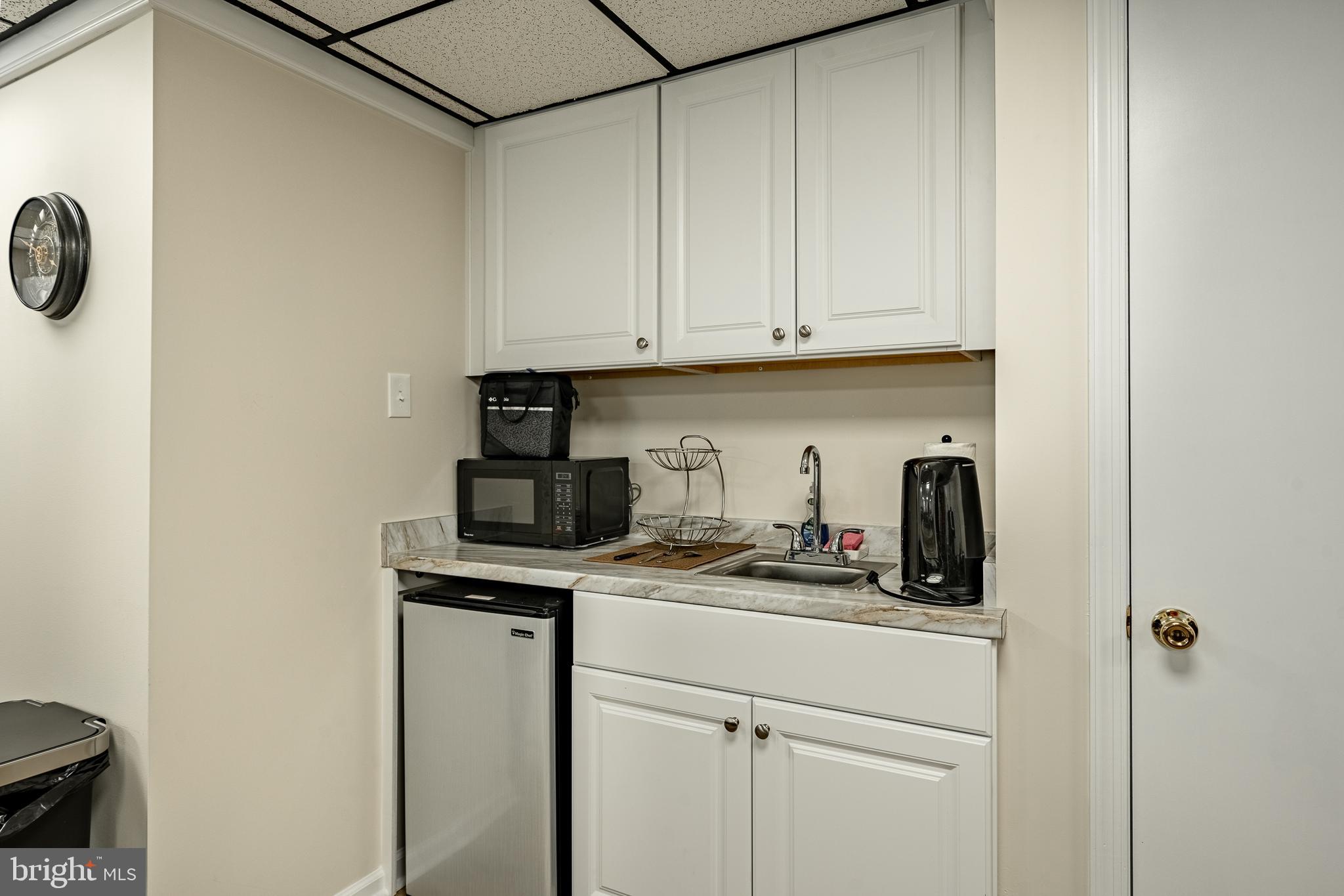 GARRETT HILL - Commercial Sale