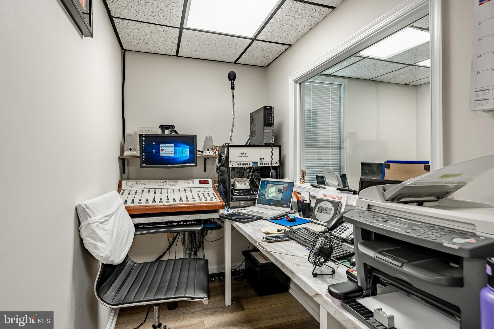 GARRETT HILL - Commercial Sale