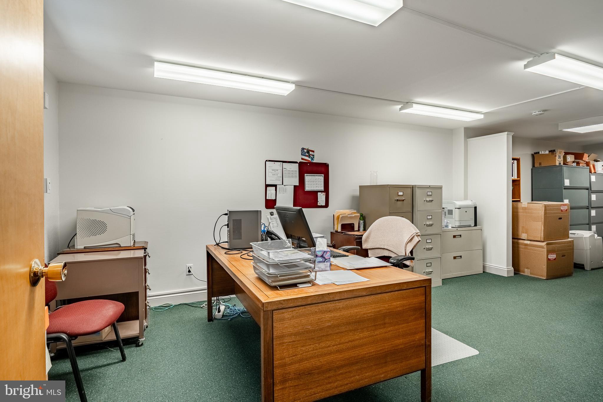 GARRETT HILL - Commercial Sale