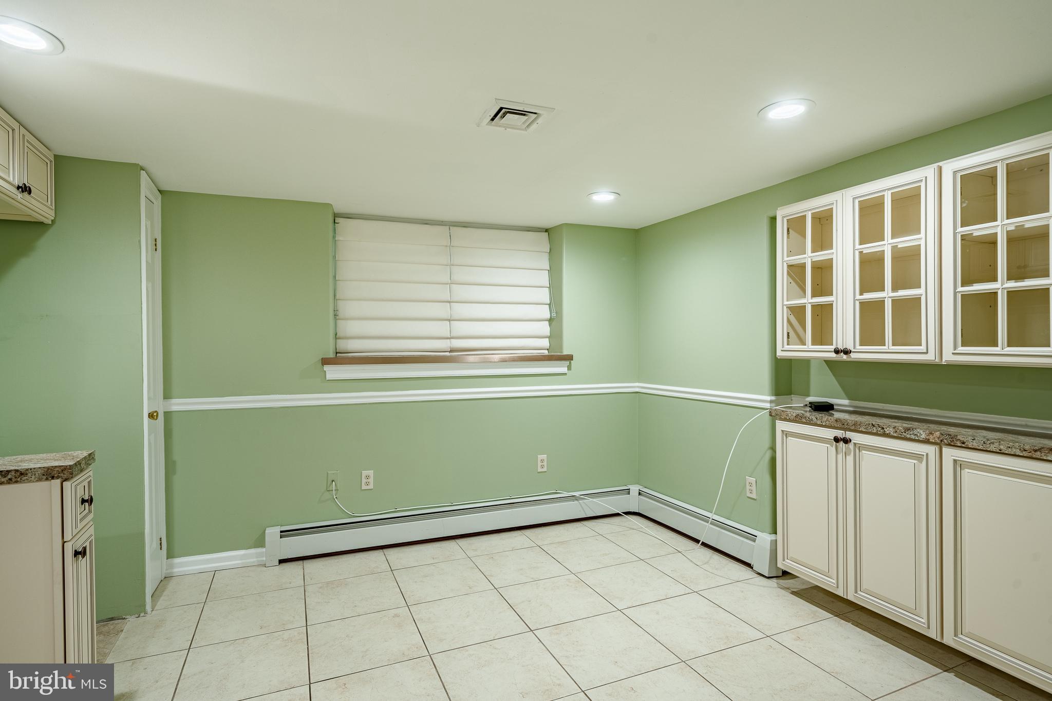 GARRETT HILL - Commercial Sale