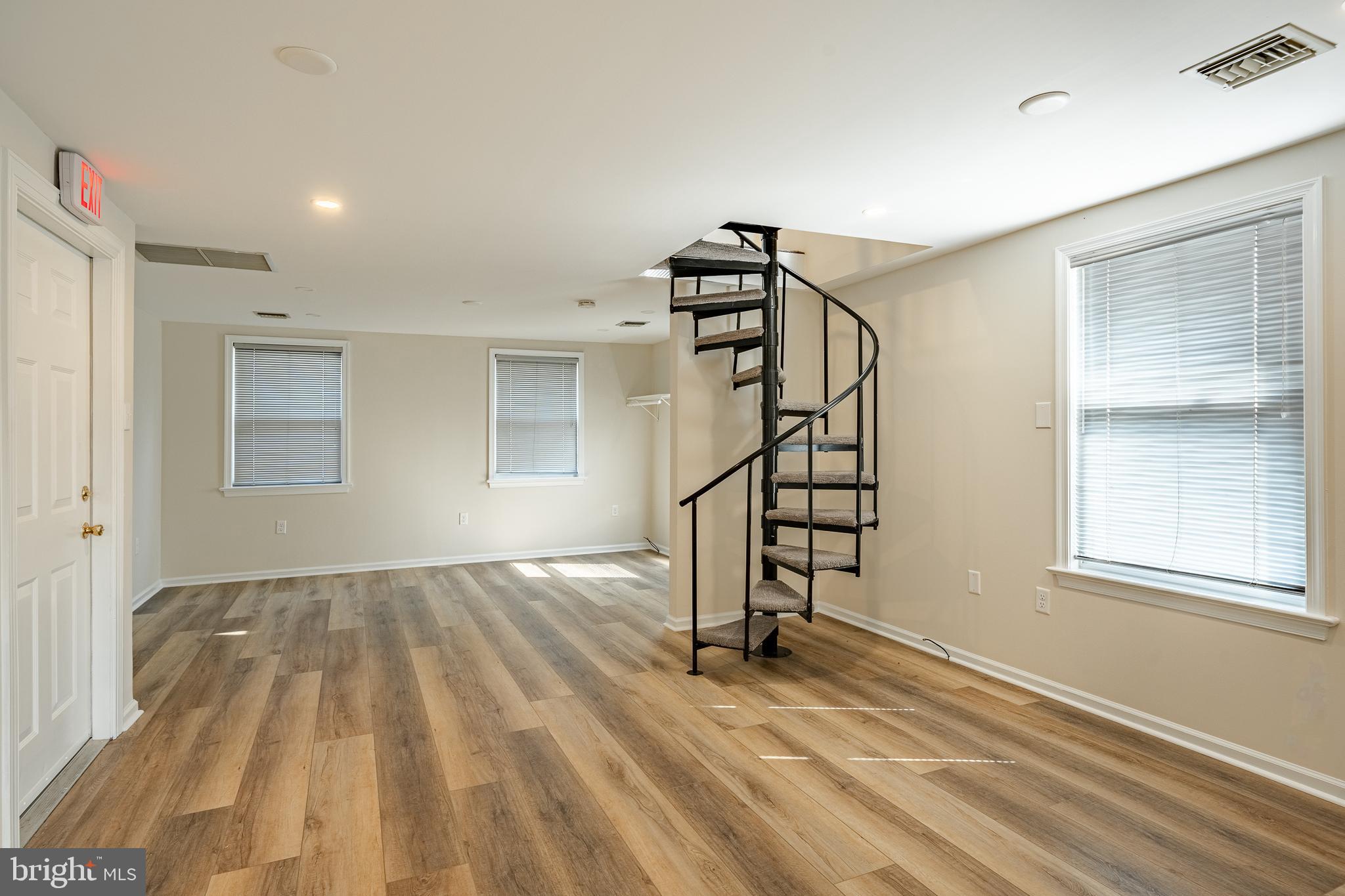 GARRETT HILL - Commercial Sale