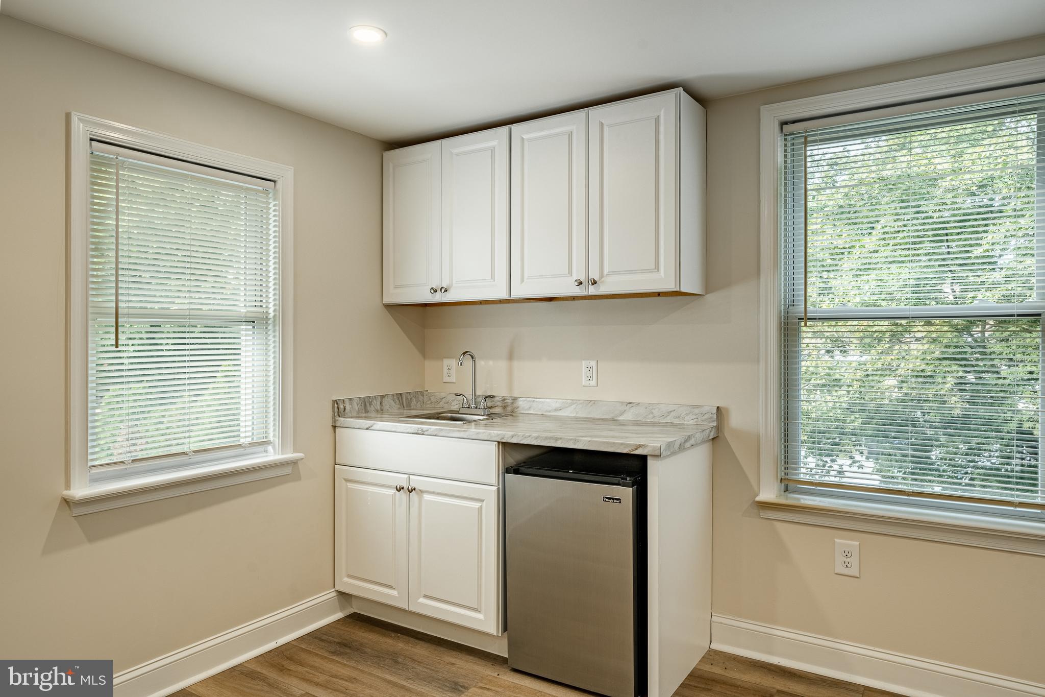 GARRETT HILL - Commercial Sale