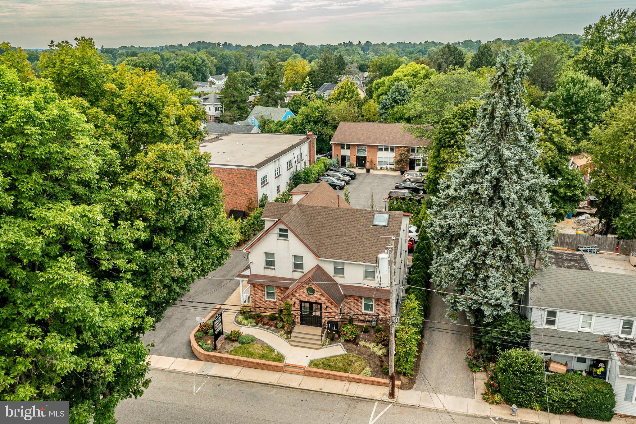 GARRETT HILL - Commercial Sale