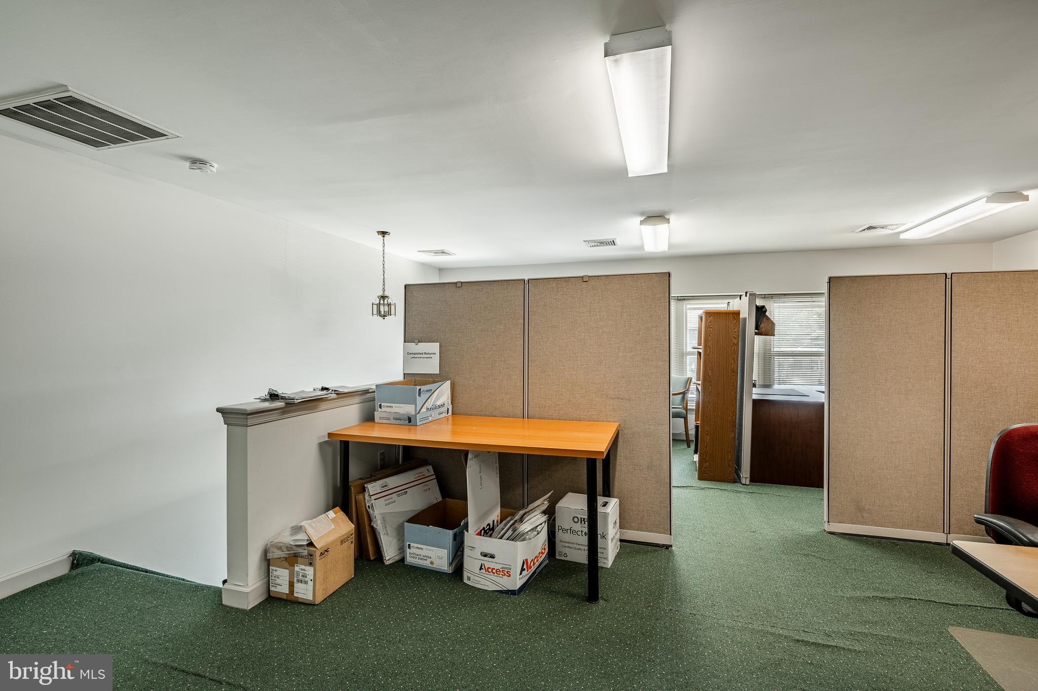 GARRETT HILL - Commercial Sale