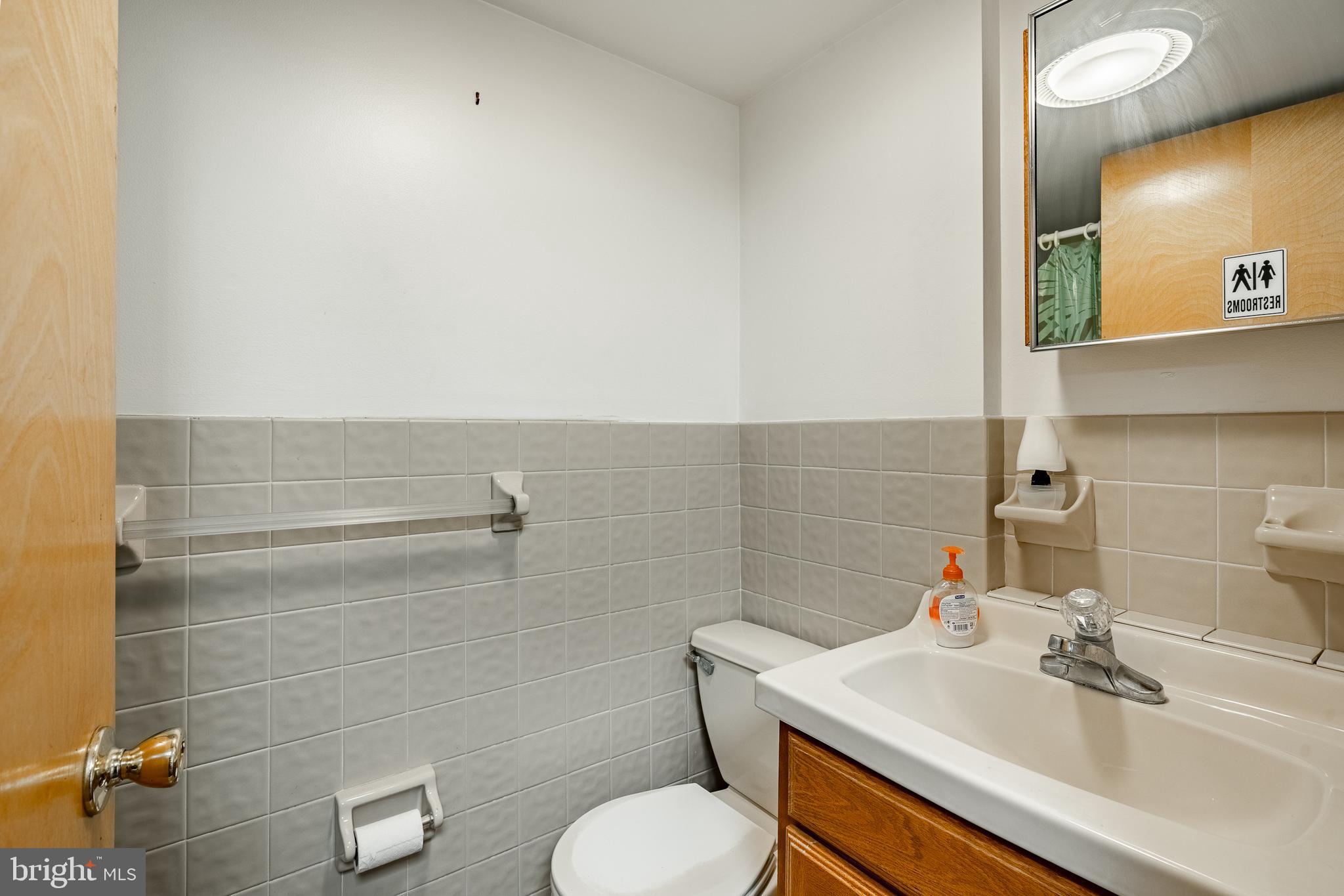 GARRETT HILL - Commercial Sale