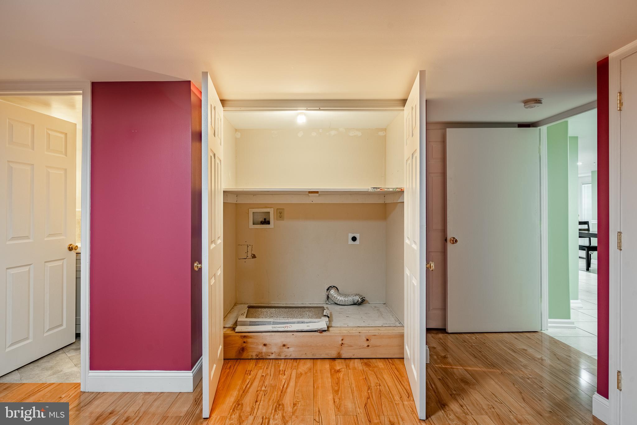 GARRETT HILL - Commercial Sale