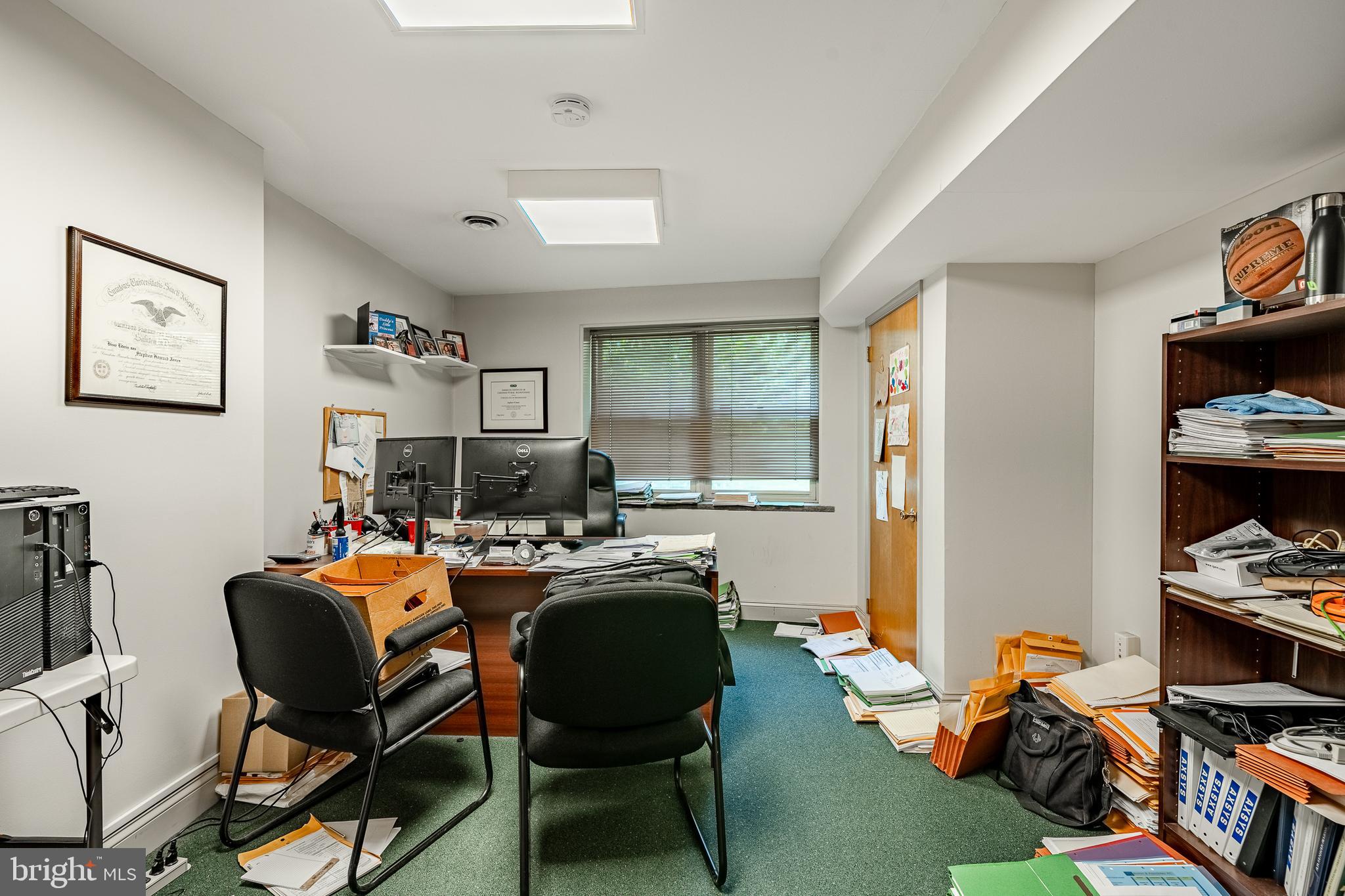 GARRETT HILL - Commercial Sale