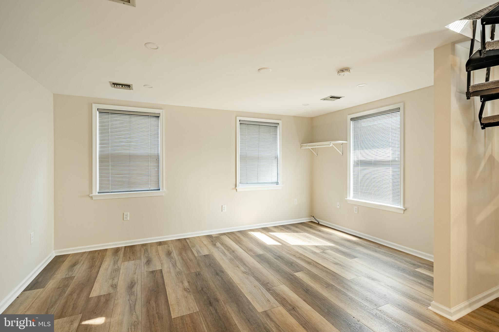 GARRETT HILL - Commercial Sale