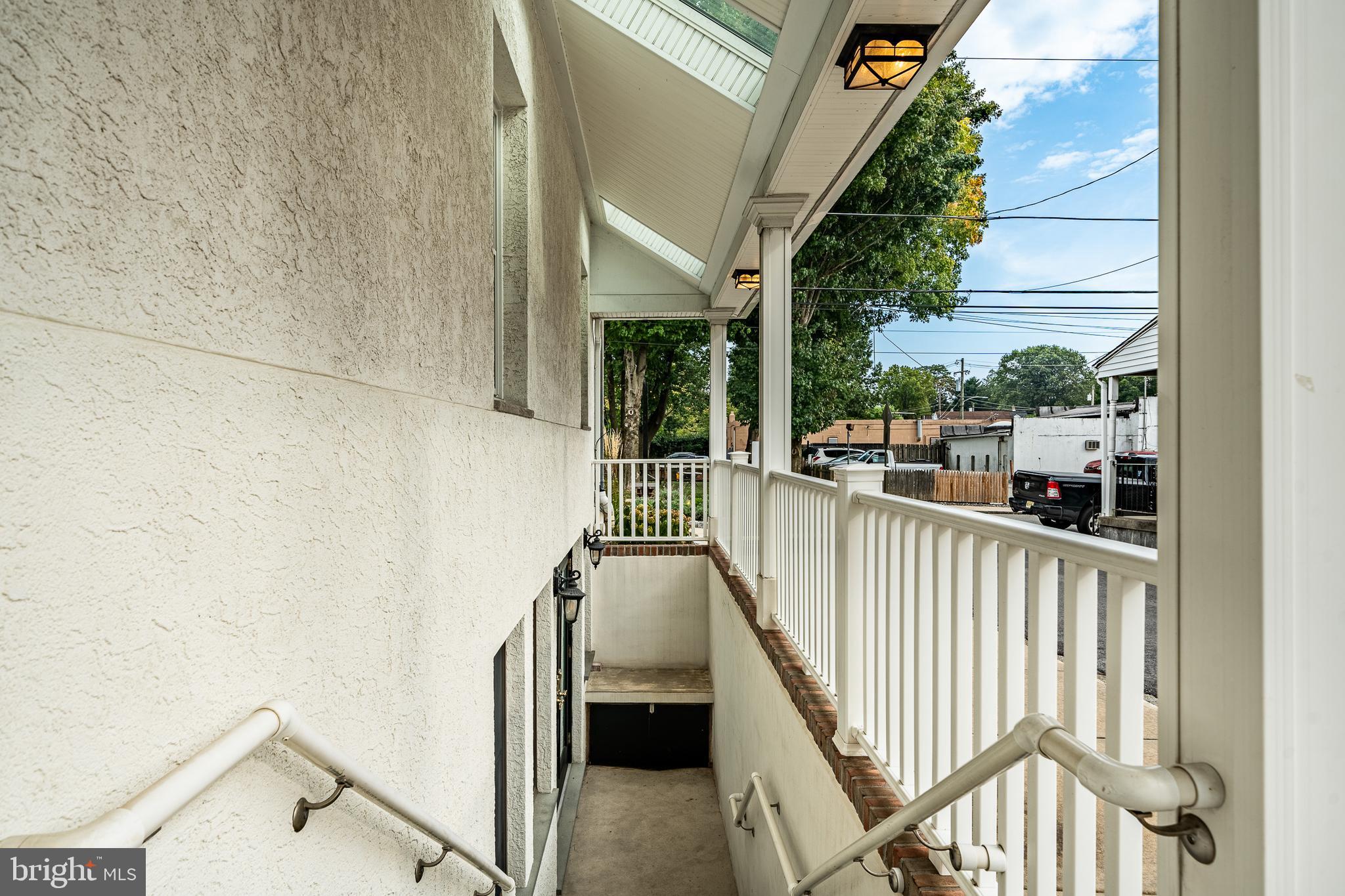 GARRETT HILL - Commercial Sale