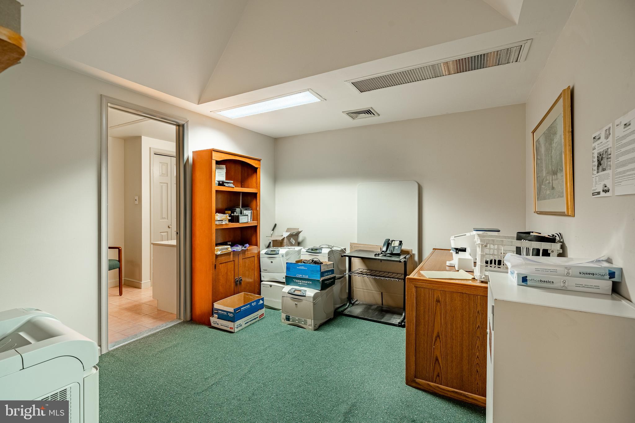 GARRETT HILL - Commercial Sale