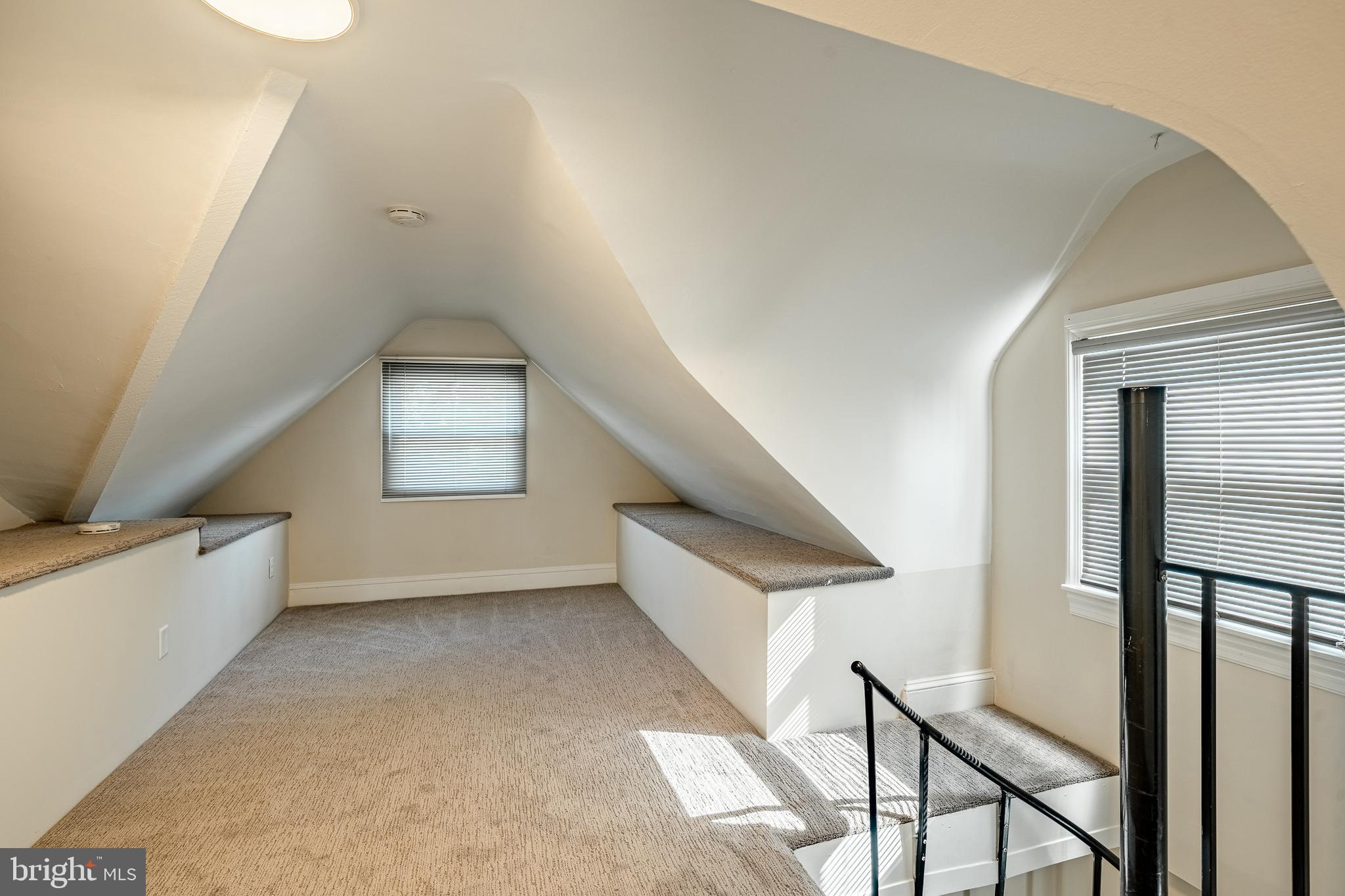 GARRETT HILL - Commercial Sale