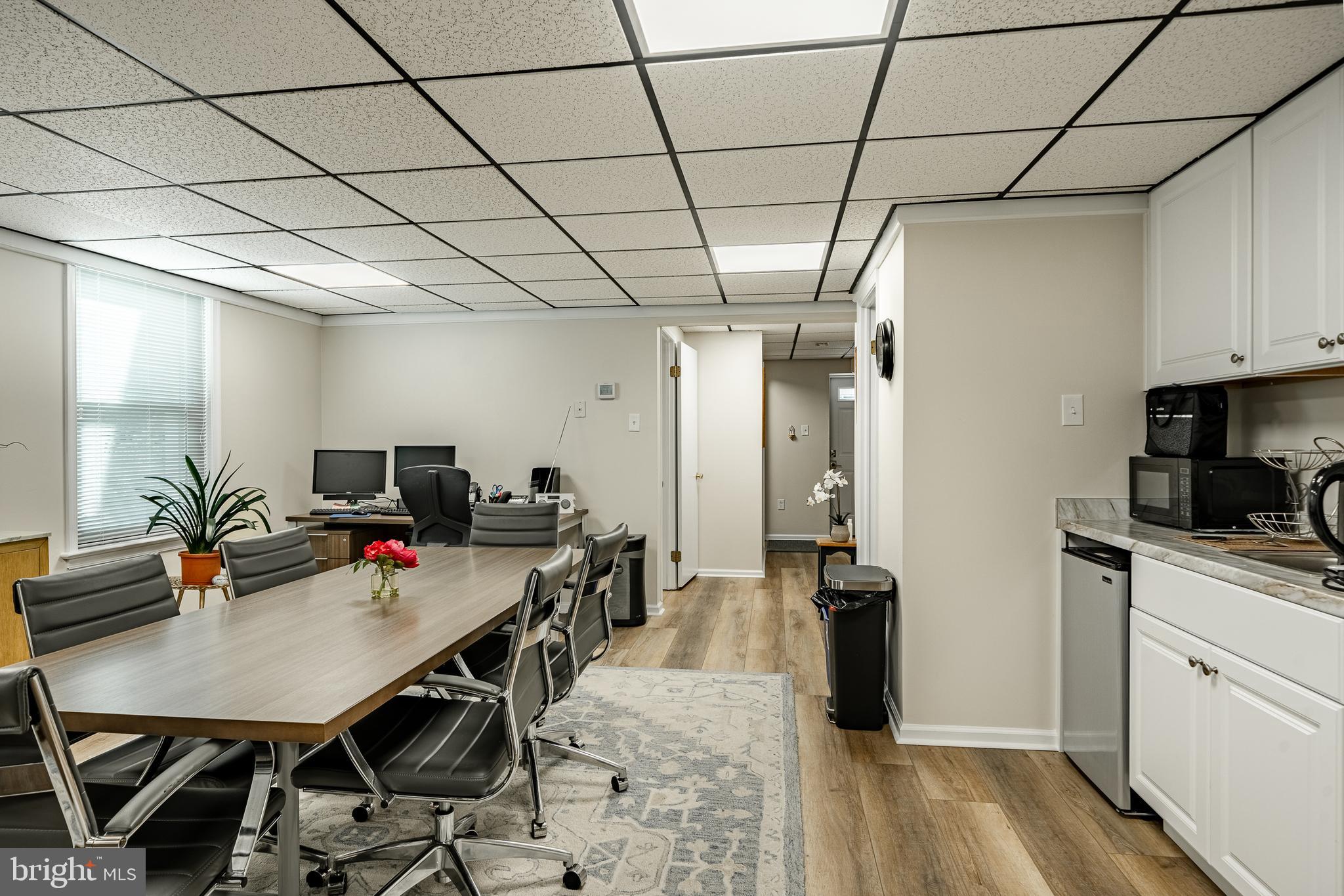 GARRETT HILL - Commercial Sale