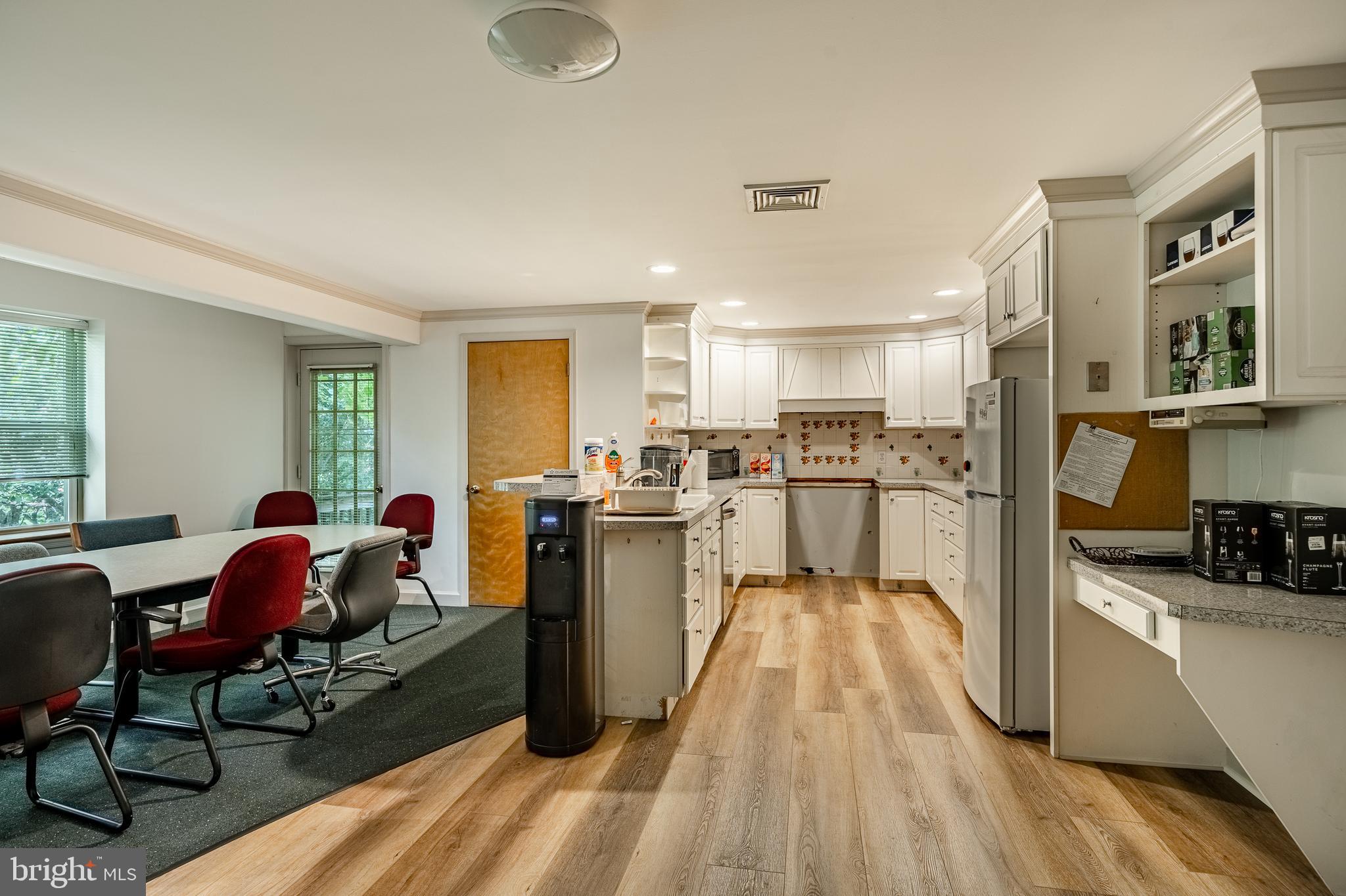 GARRETT HILL - Commercial Sale