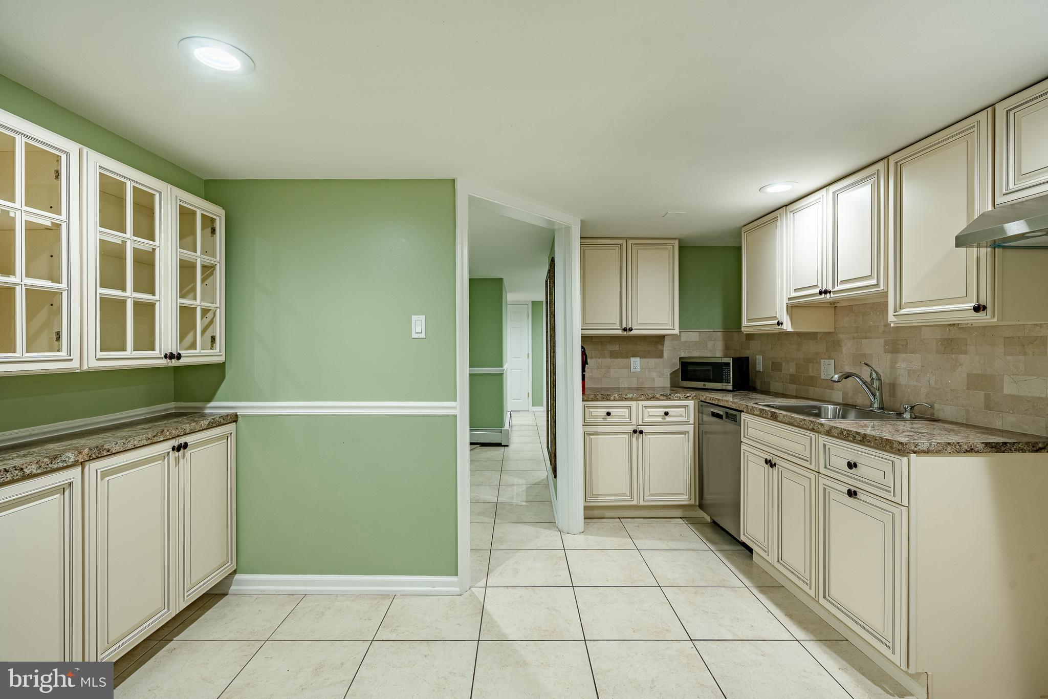 GARRETT HILL - Commercial Sale