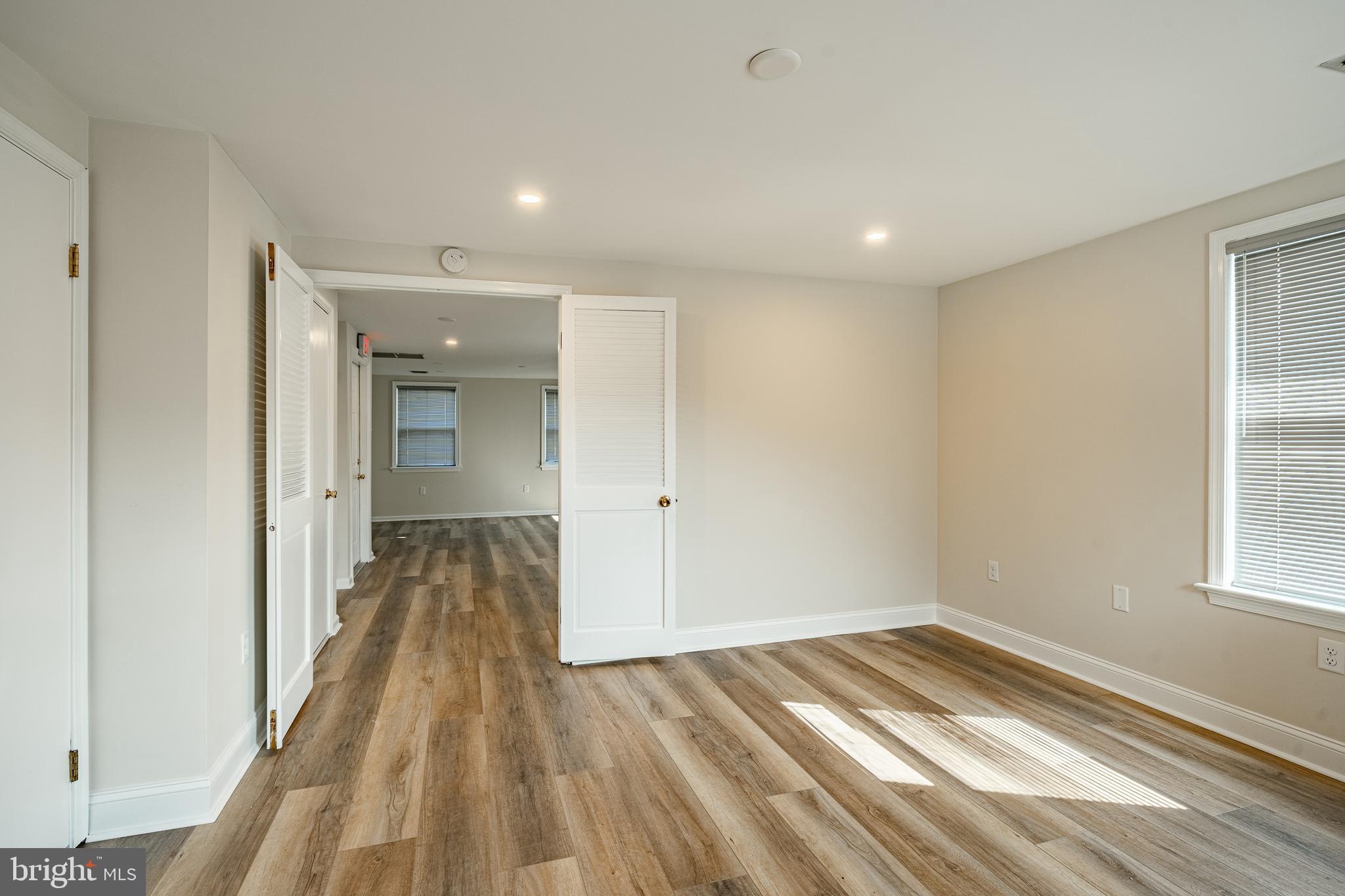 GARRETT HILL - Commercial Sale