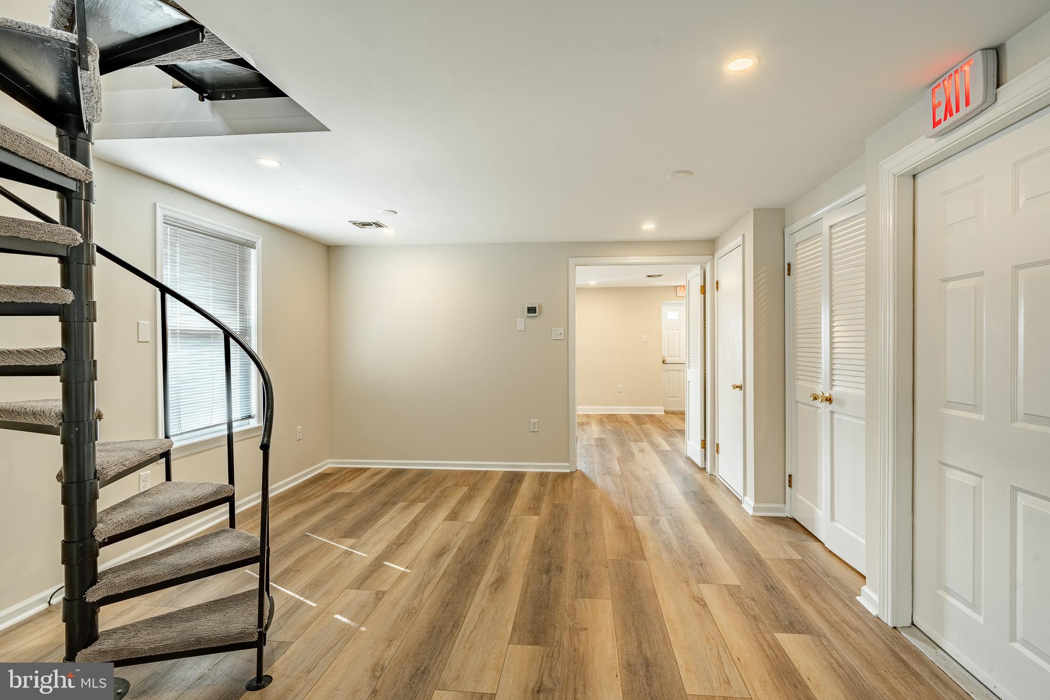 GARRETT HILL - Commercial Sale