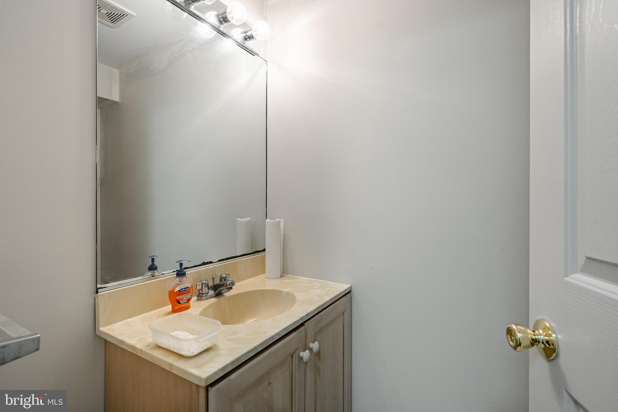 GARRETT HILL - Commercial Sale