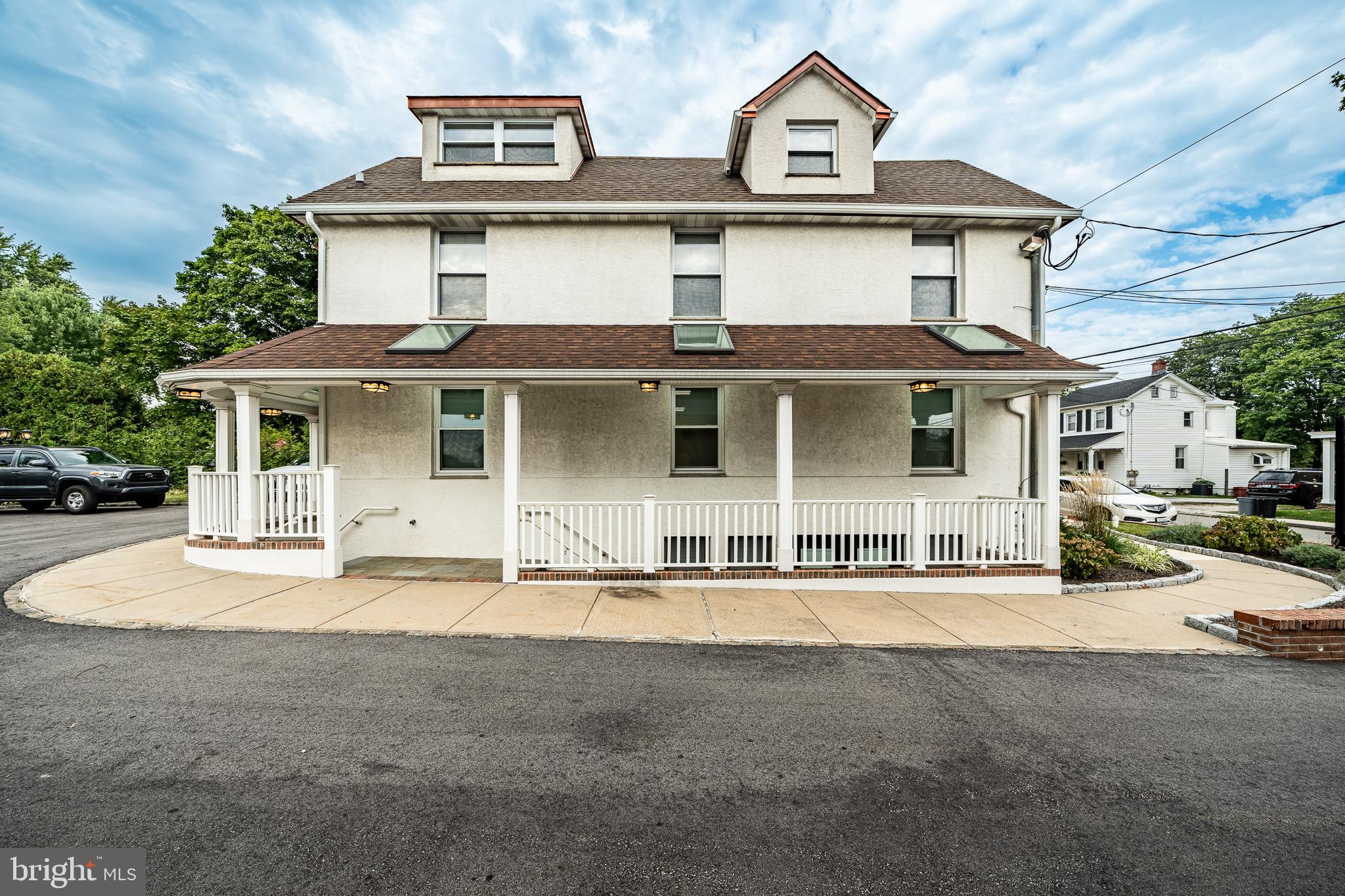 GARRETT HILL - Commercial Sale