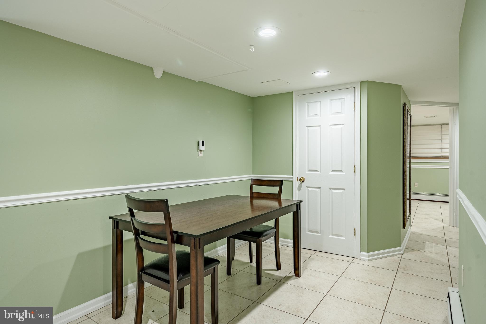 GARRETT HILL - Commercial Sale