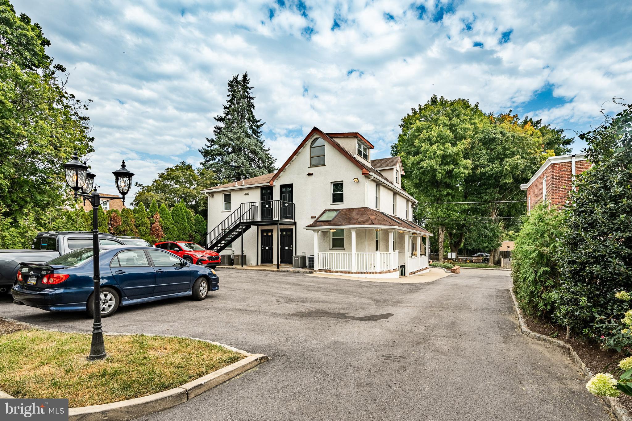 GARRETT HILL - Commercial Sale