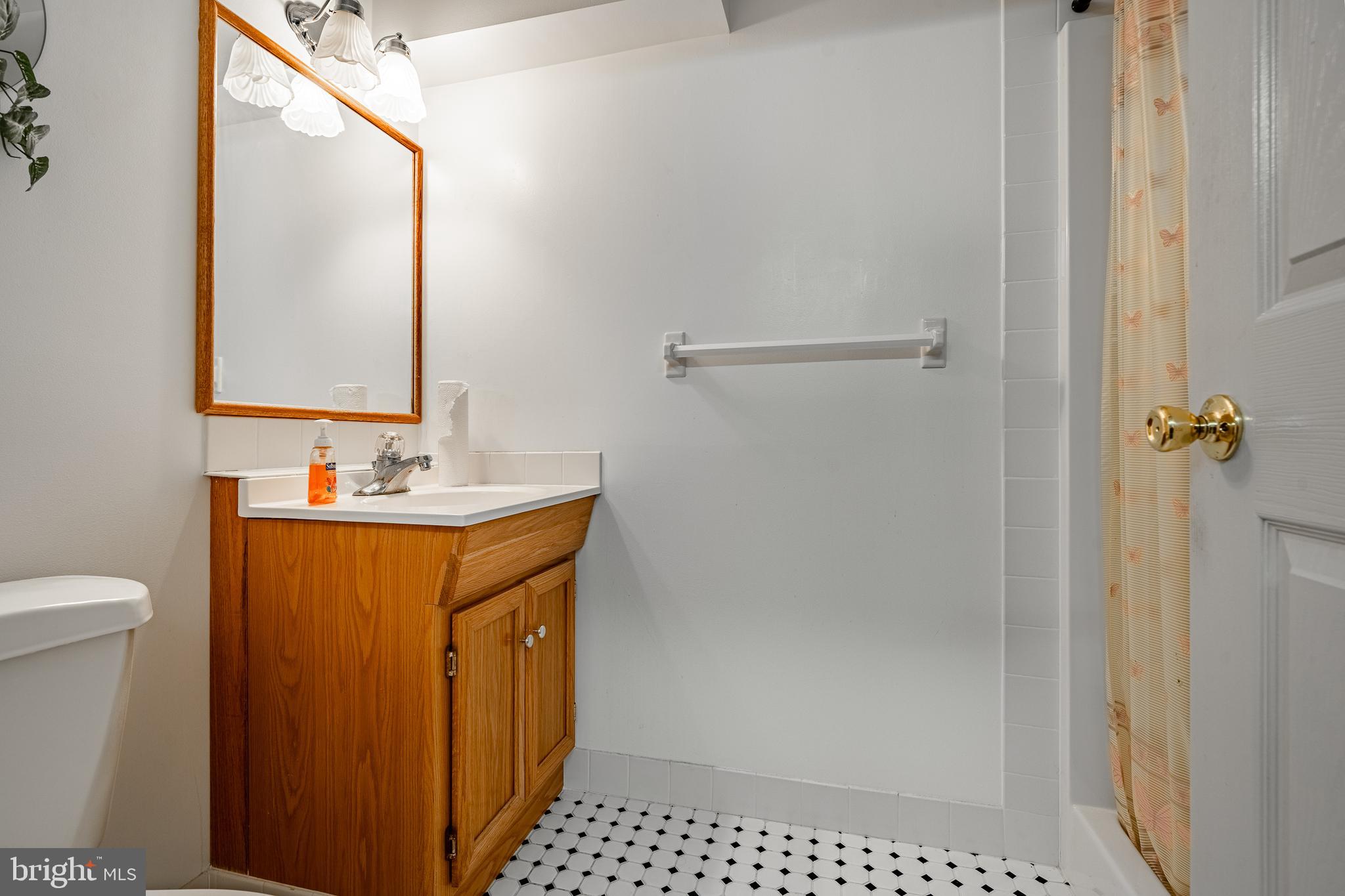 GARRETT HILL - Commercial Sale