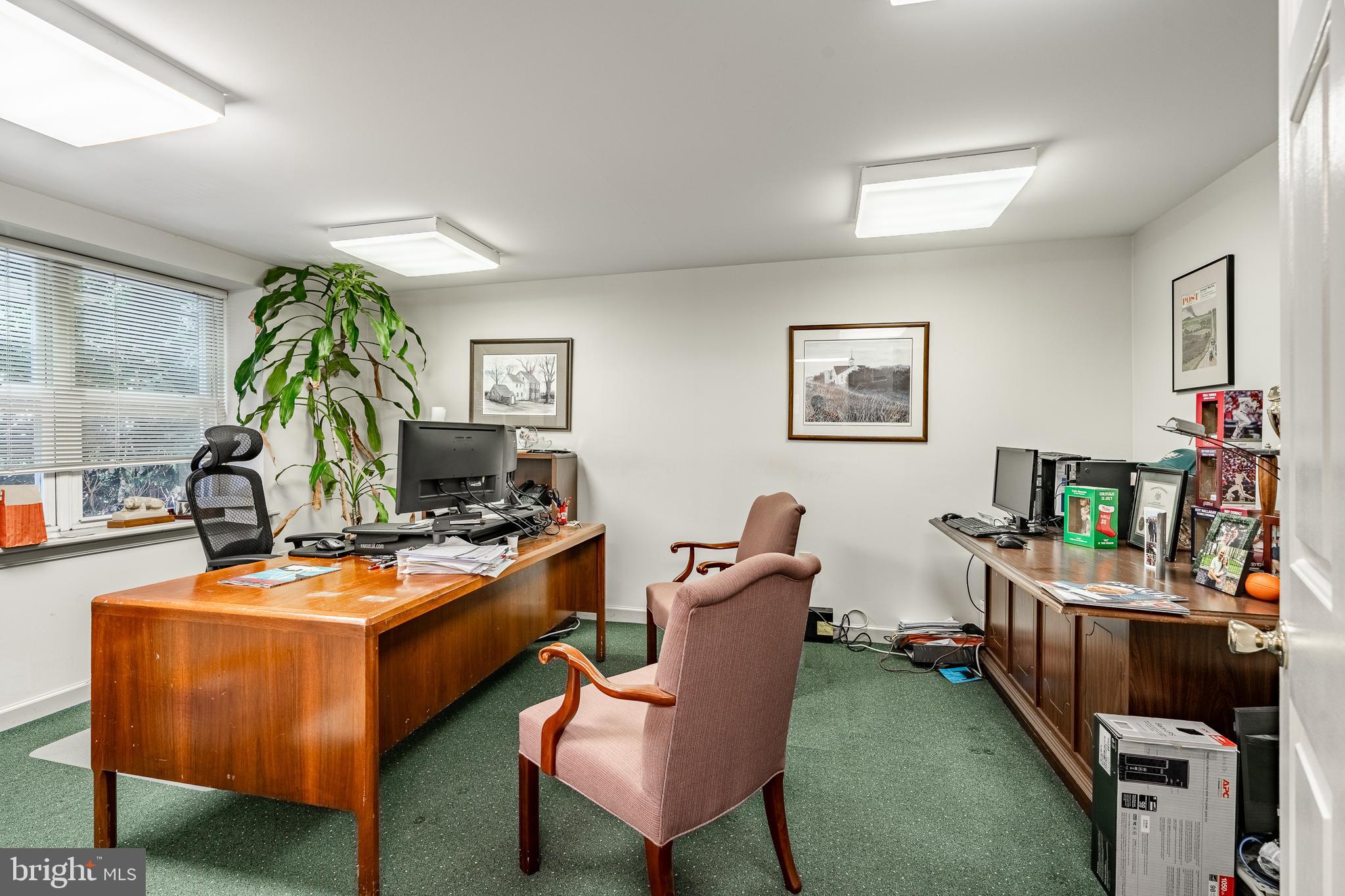 GARRETT HILL - Commercial Sale