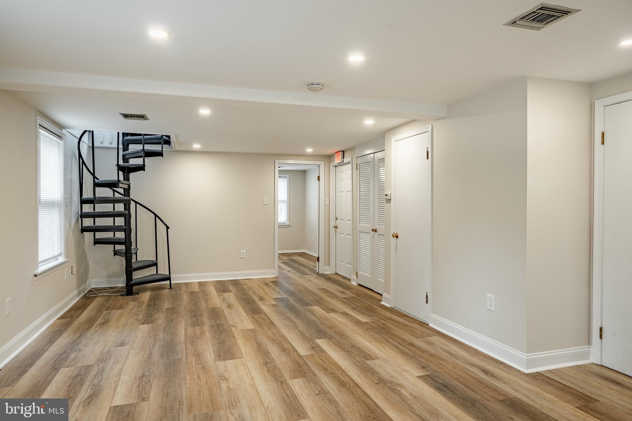 GARRETT HILL - Commercial Sale