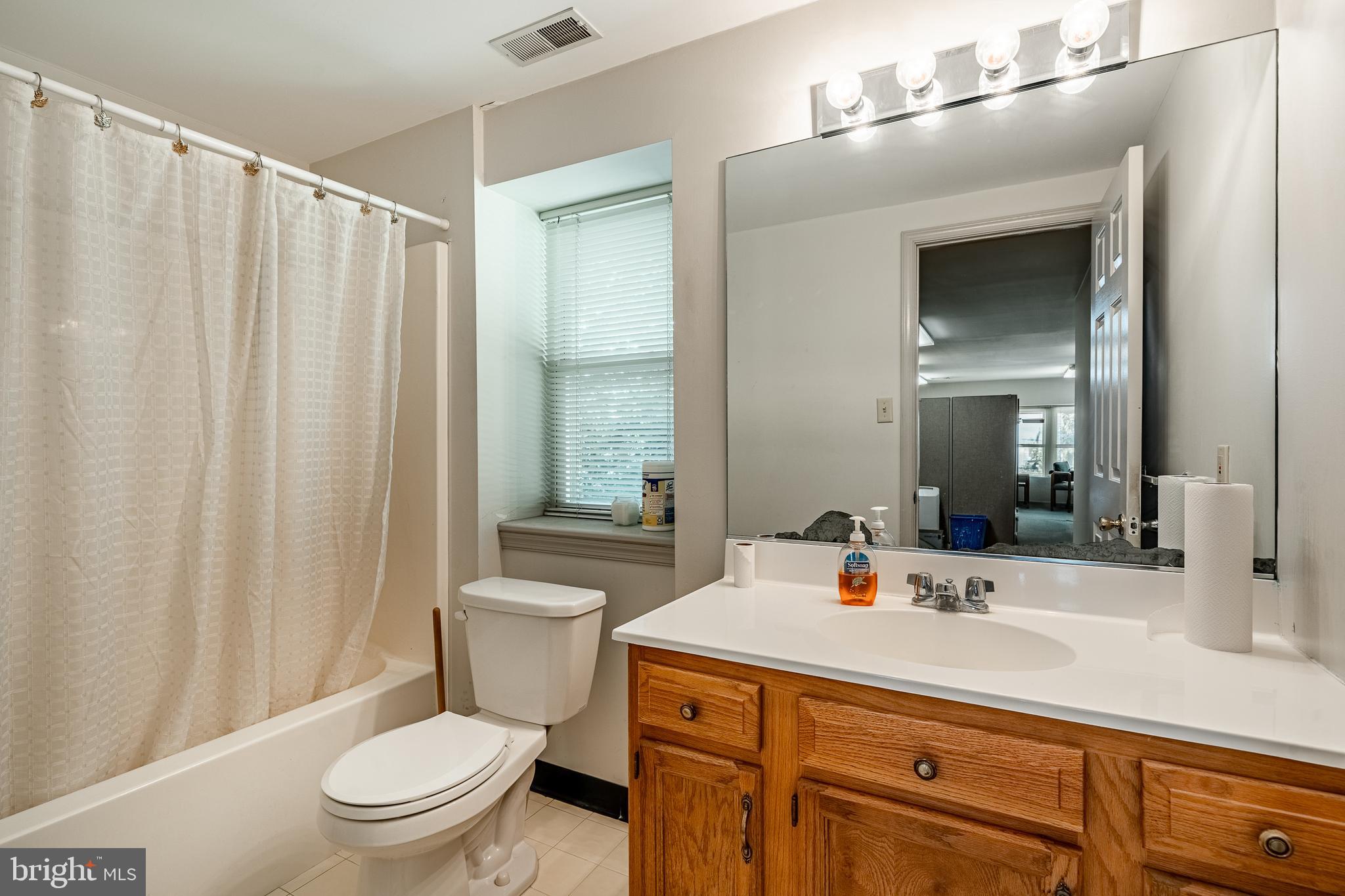 GARRETT HILL - Commercial Sale