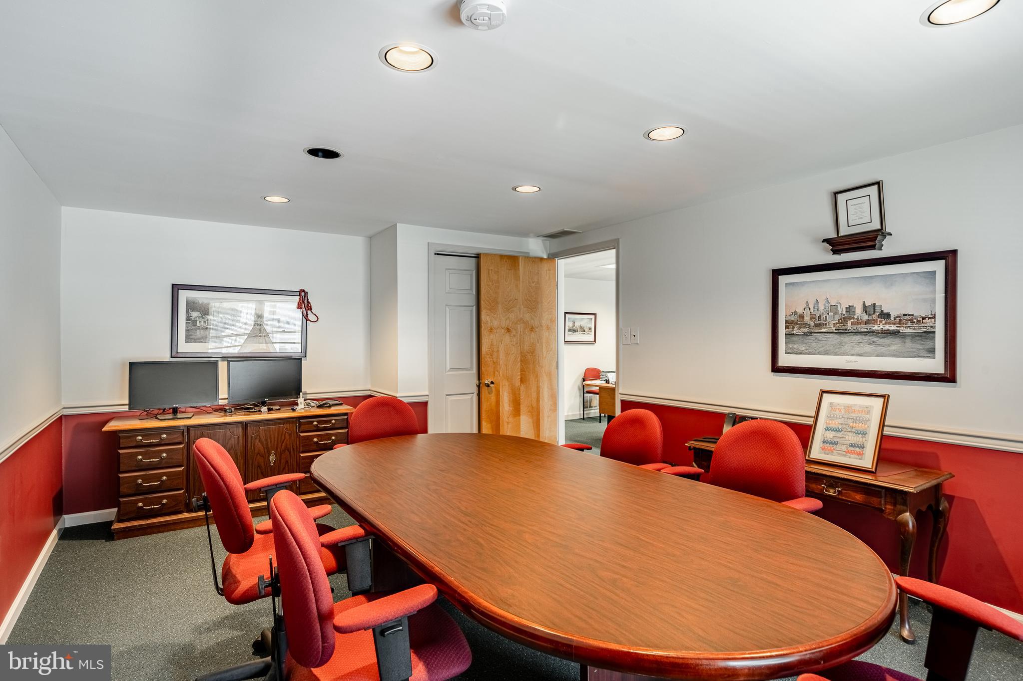 GARRETT HILL - Commercial Sale