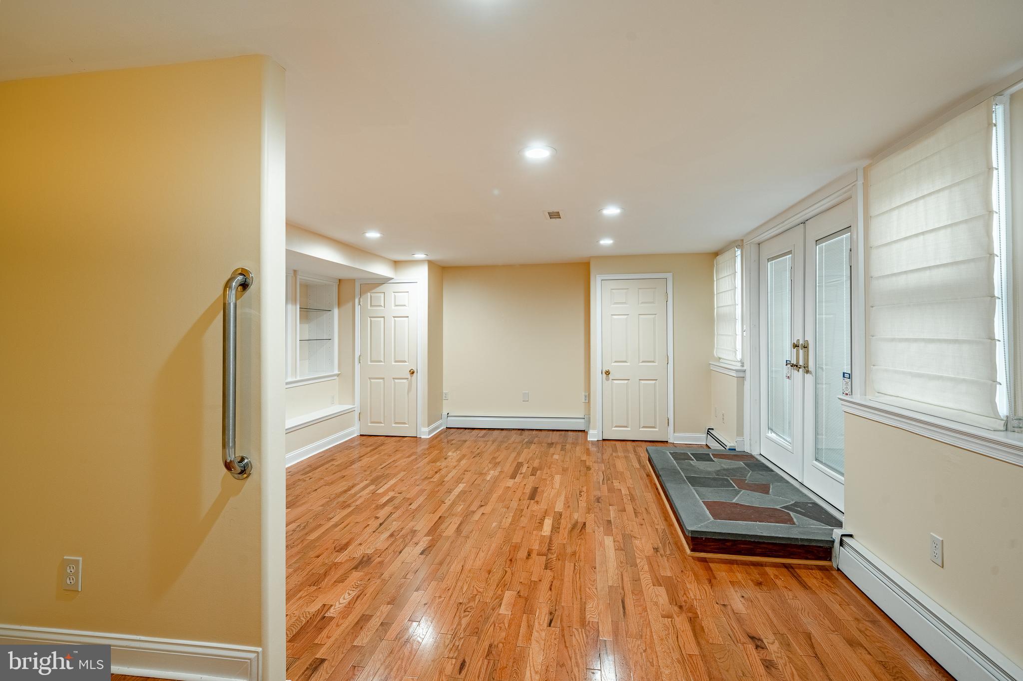 GARRETT HILL - Commercial Sale