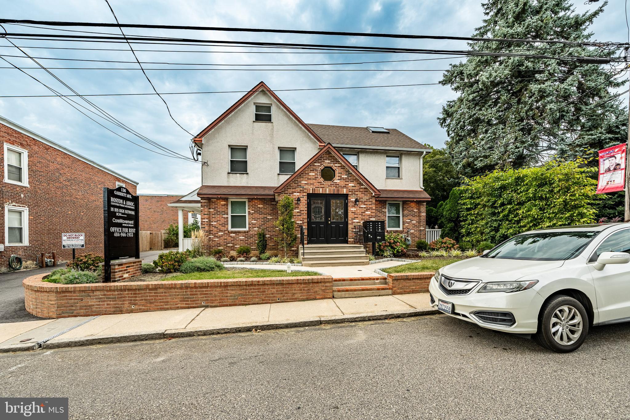 GARRETT HILL - Commercial Sale