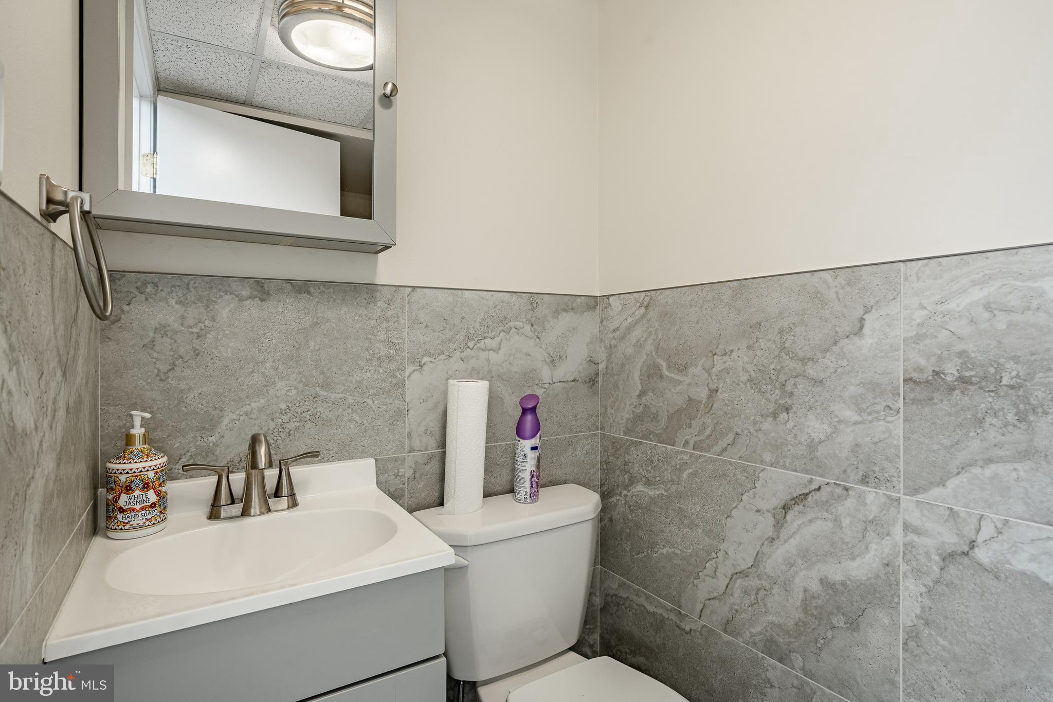 GARRETT HILL - Commercial Sale