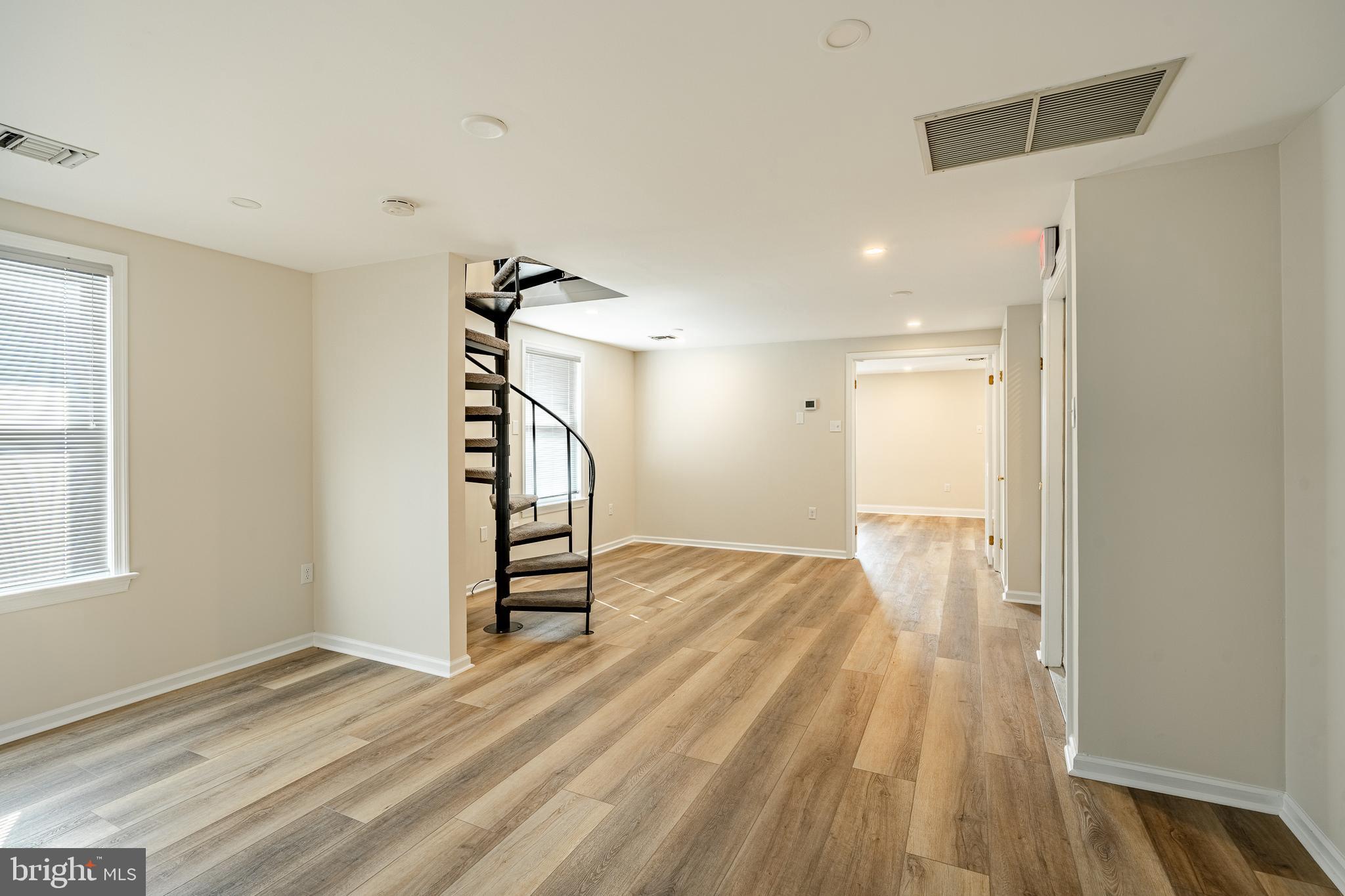 GARRETT HILL - Commercial Sale