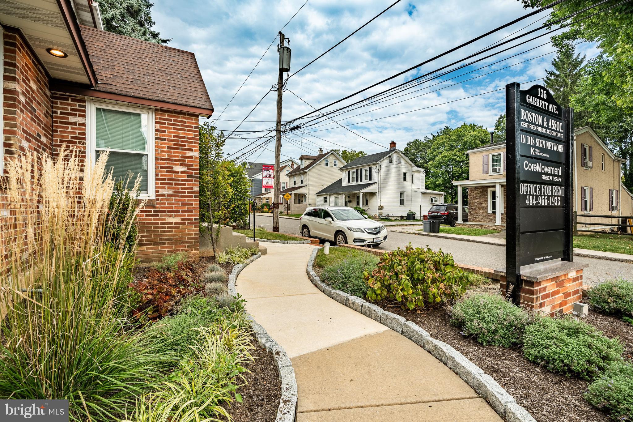 GARRETT HILL - Commercial Sale