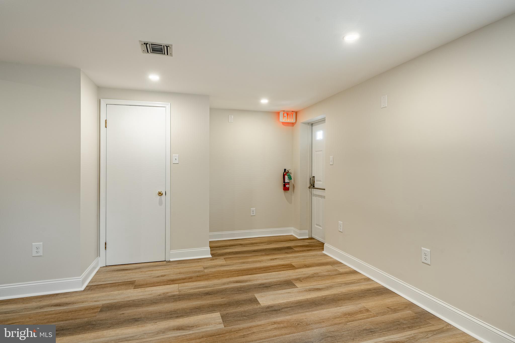 GARRETT HILL - Commercial Sale