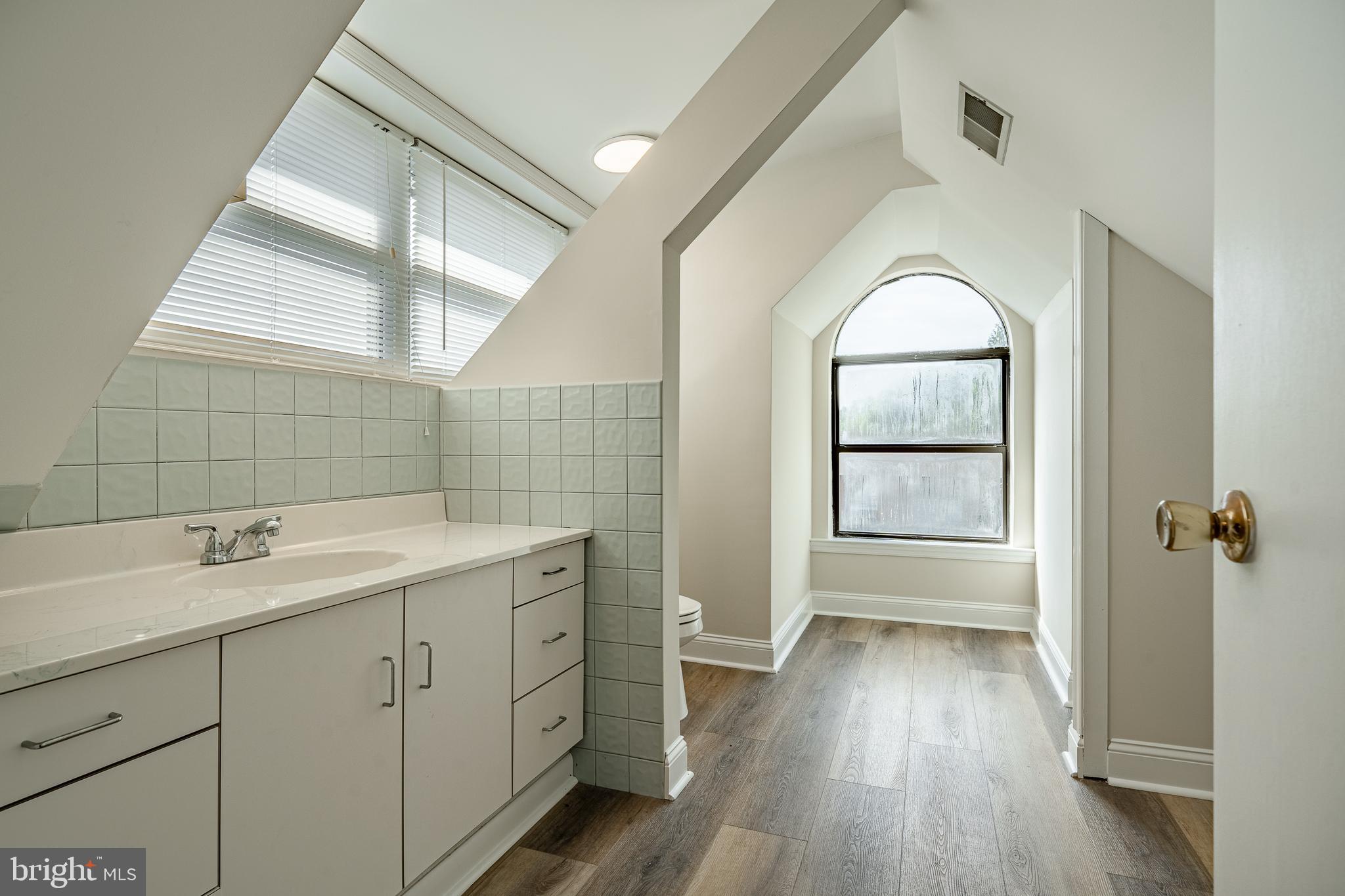 GARRETT HILL - Commercial Sale