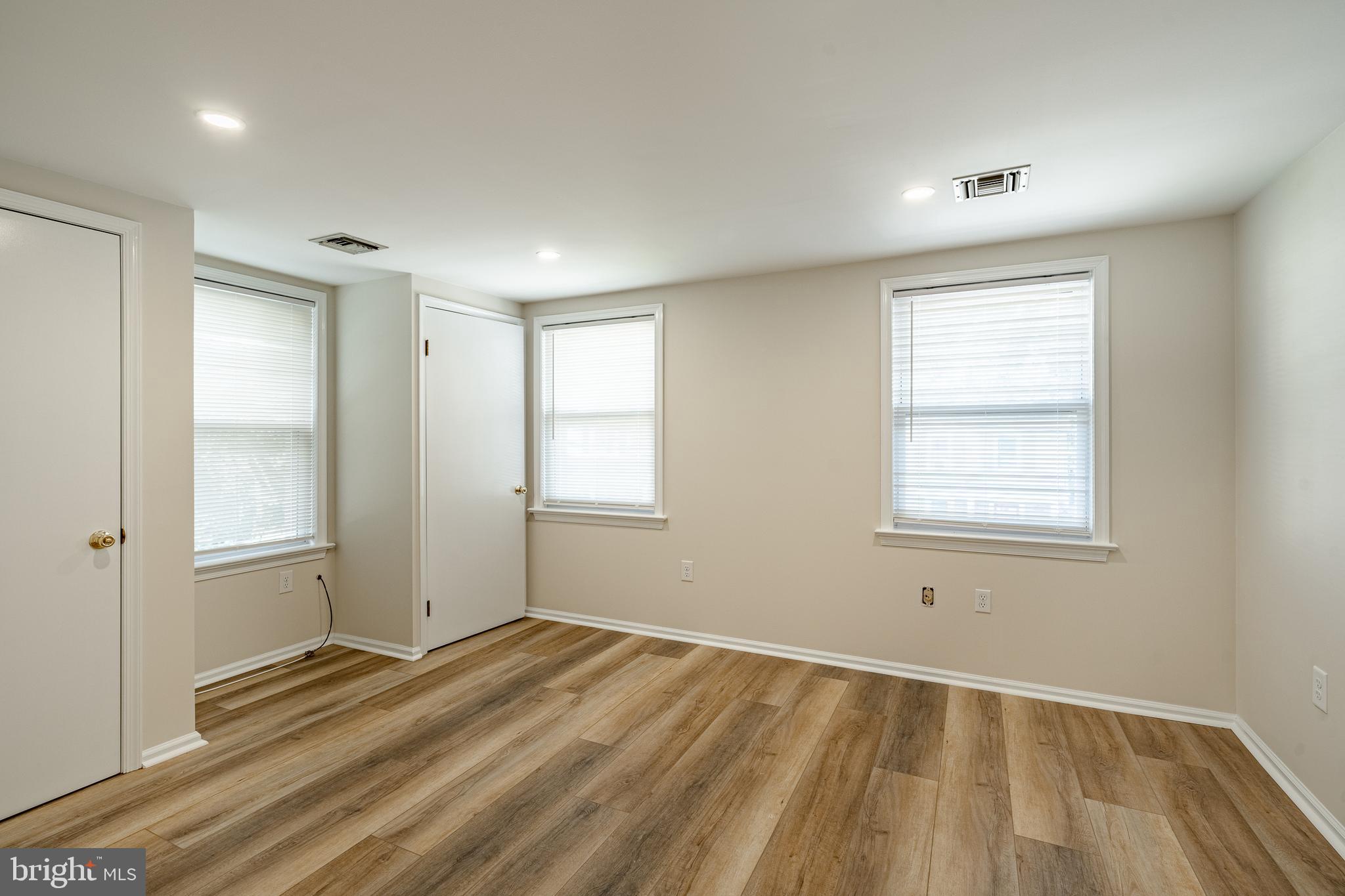 GARRETT HILL - Commercial Sale