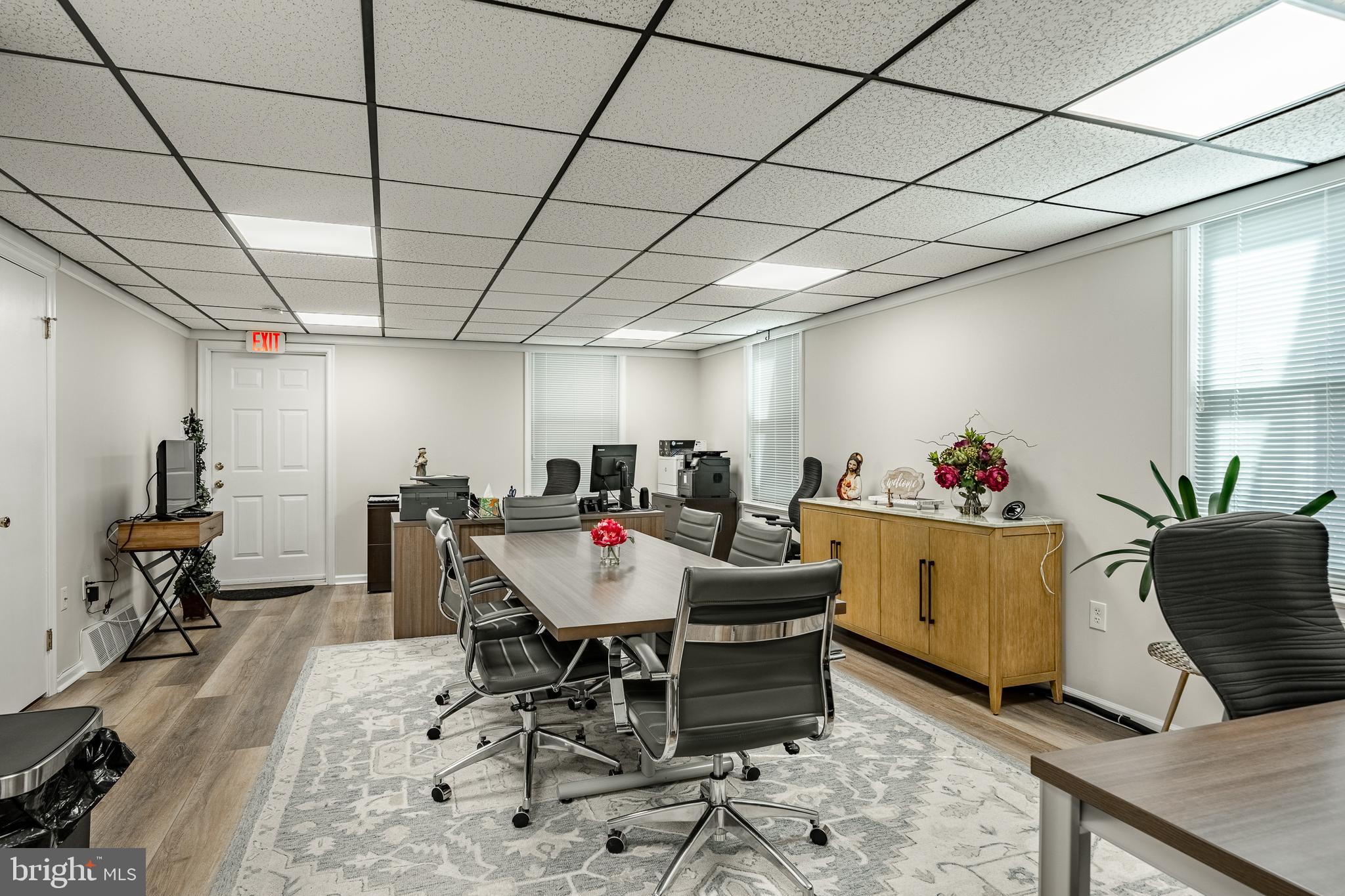 GARRETT HILL - Commercial Sale