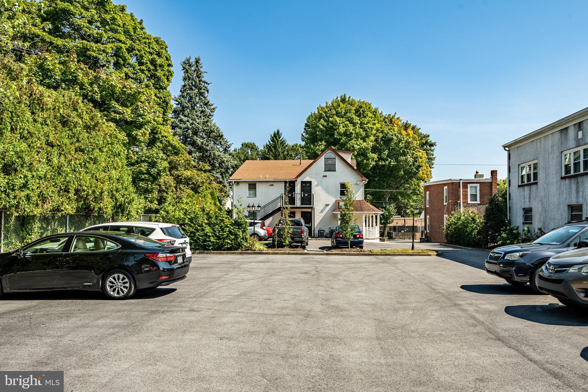 GARRETT HILL - Commercial Sale