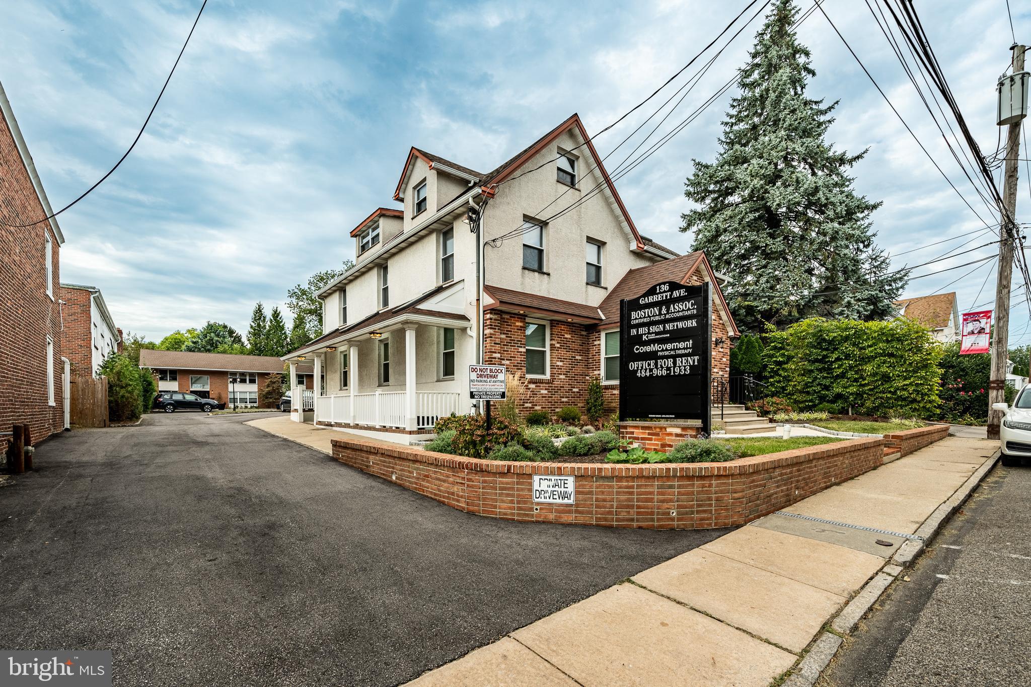 GARRETT HILL - Commercial Sale