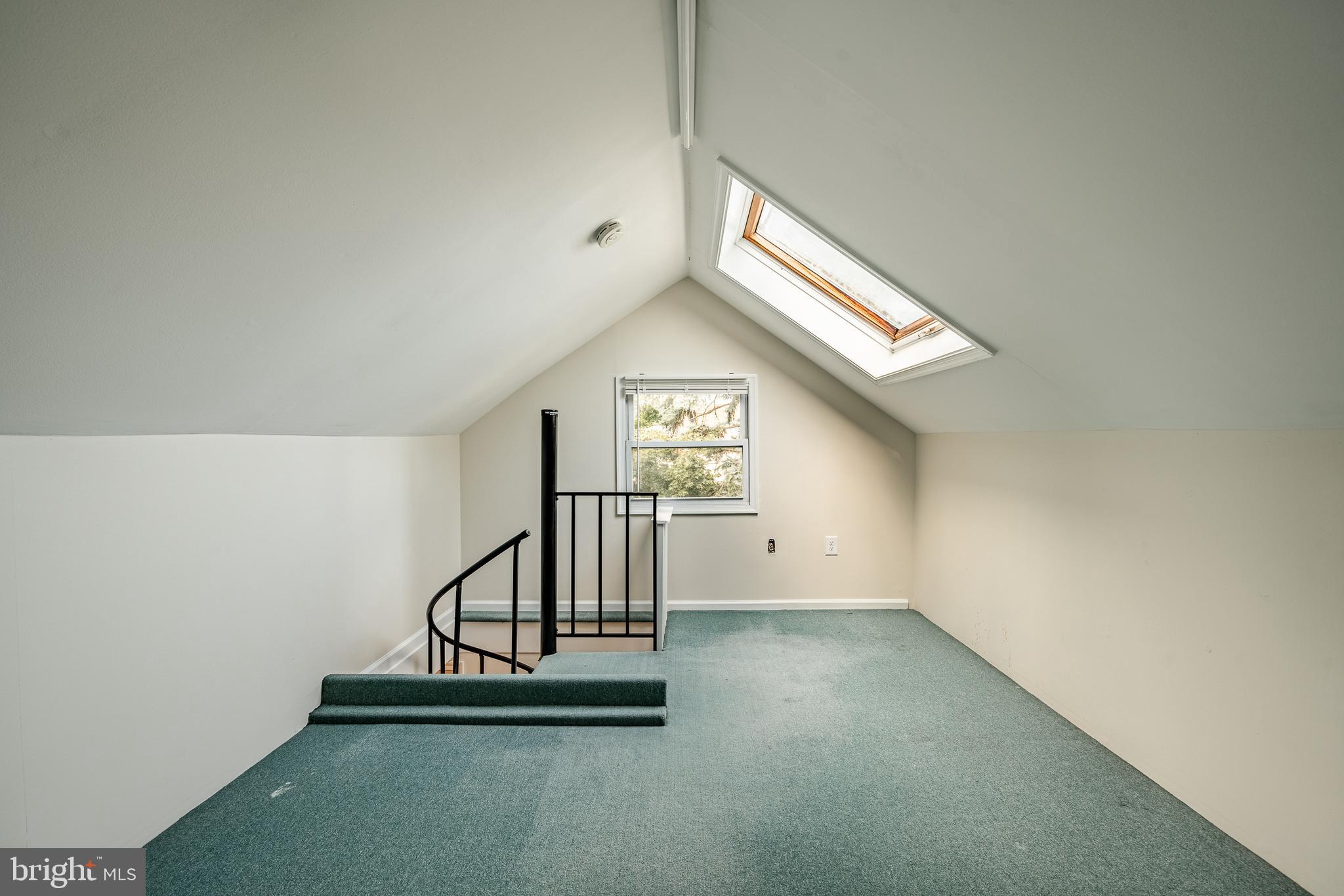 GARRETT HILL - Commercial Sale