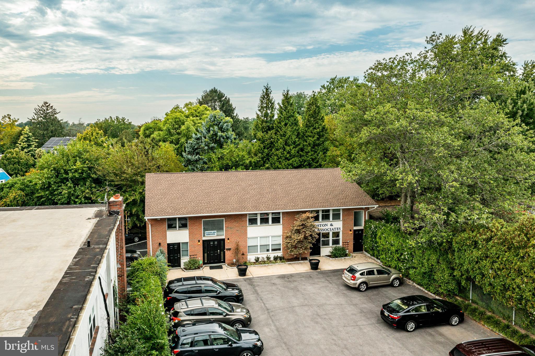 GARRETT HILL - Commercial Sale