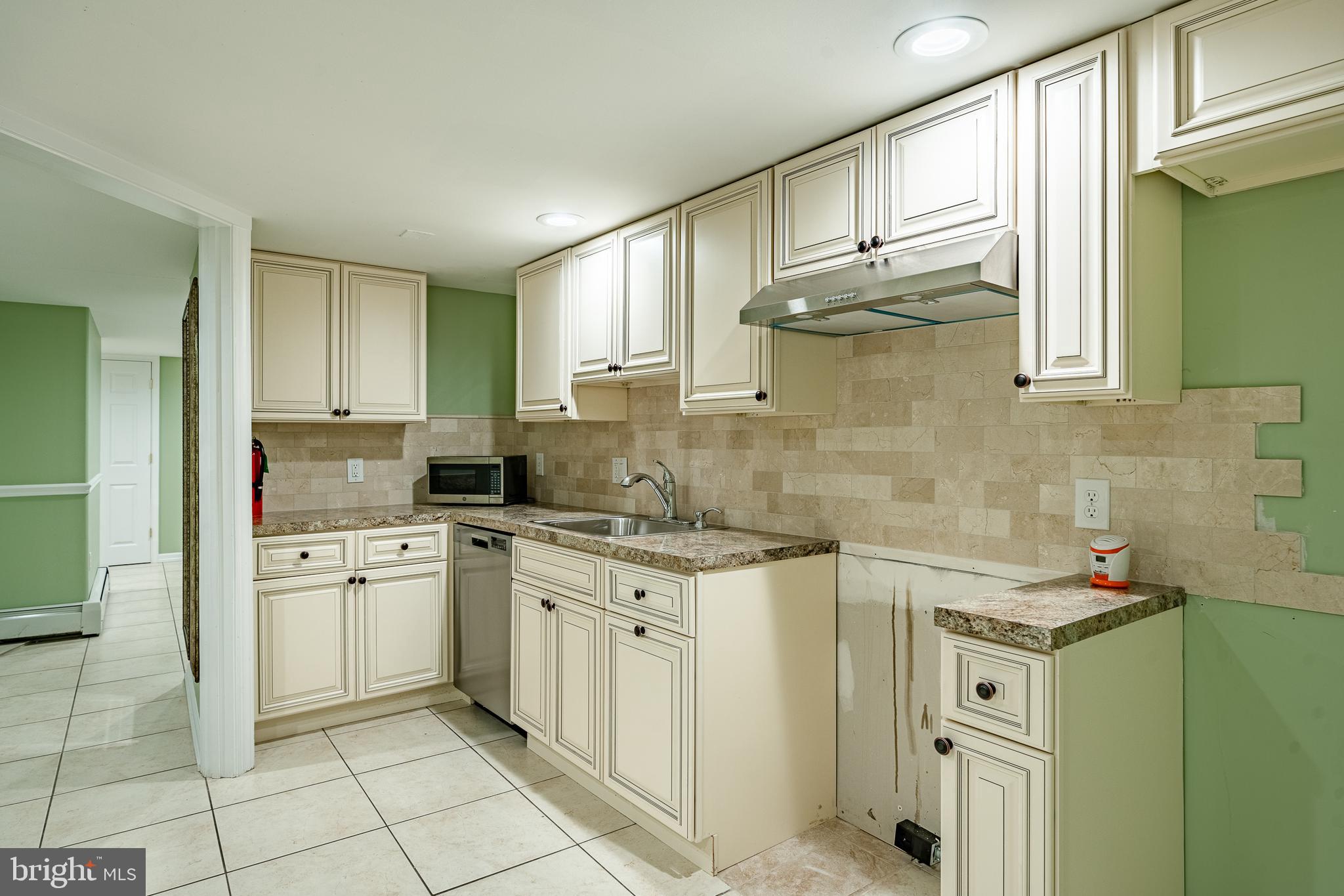 GARRETT HILL - Commercial Sale