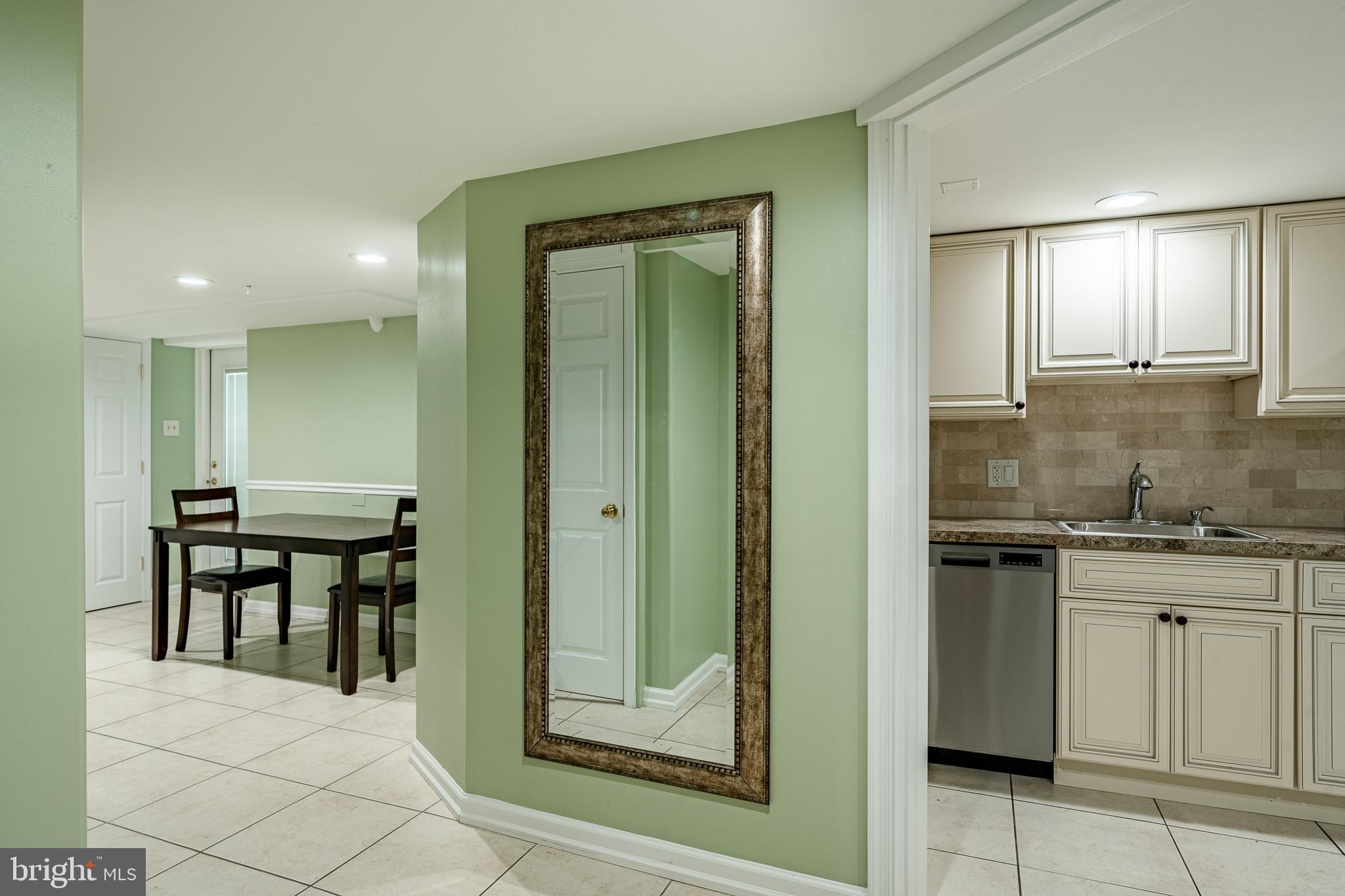 GARRETT HILL - Commercial Sale