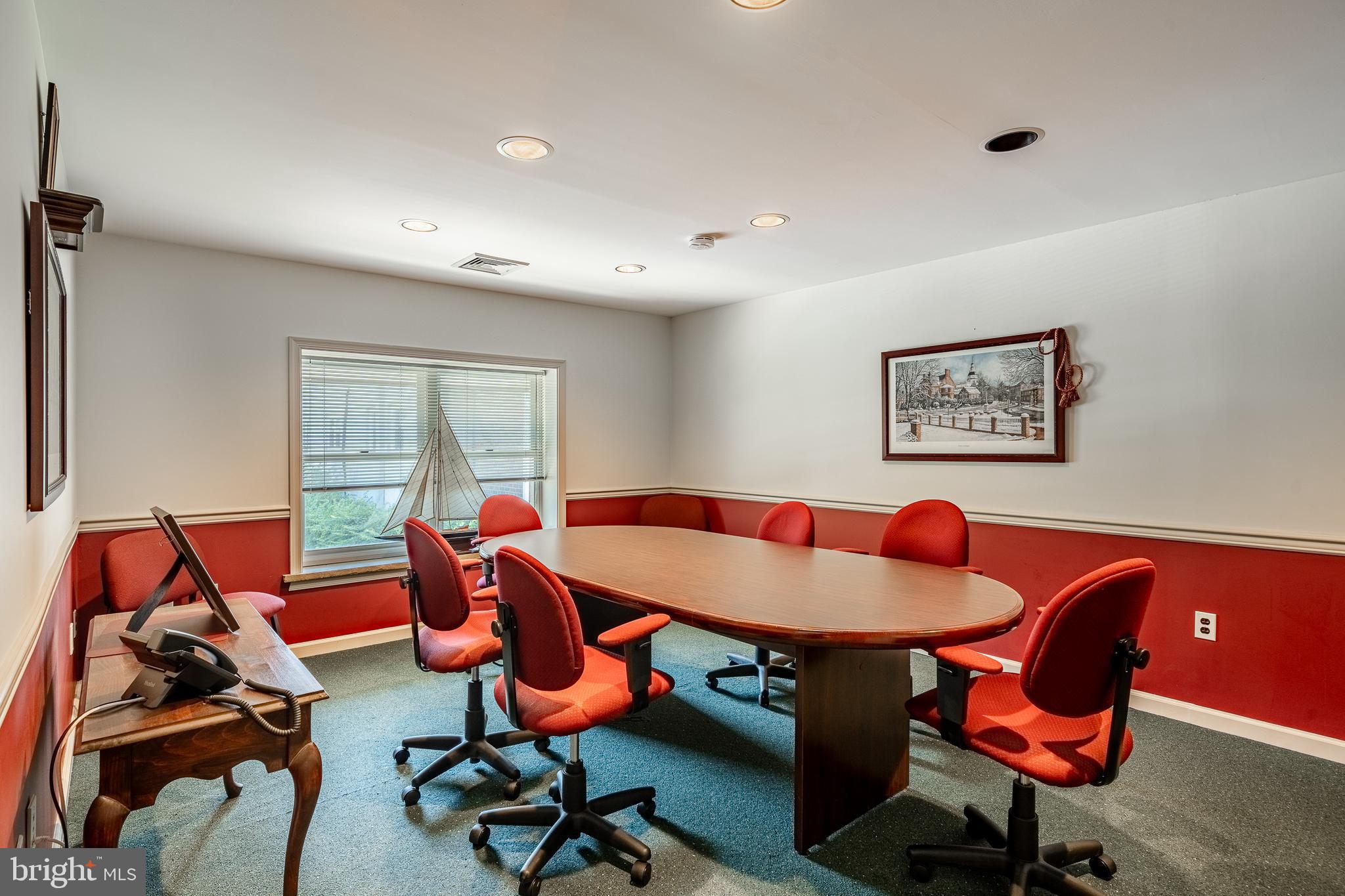 GARRETT HILL - Commercial Sale