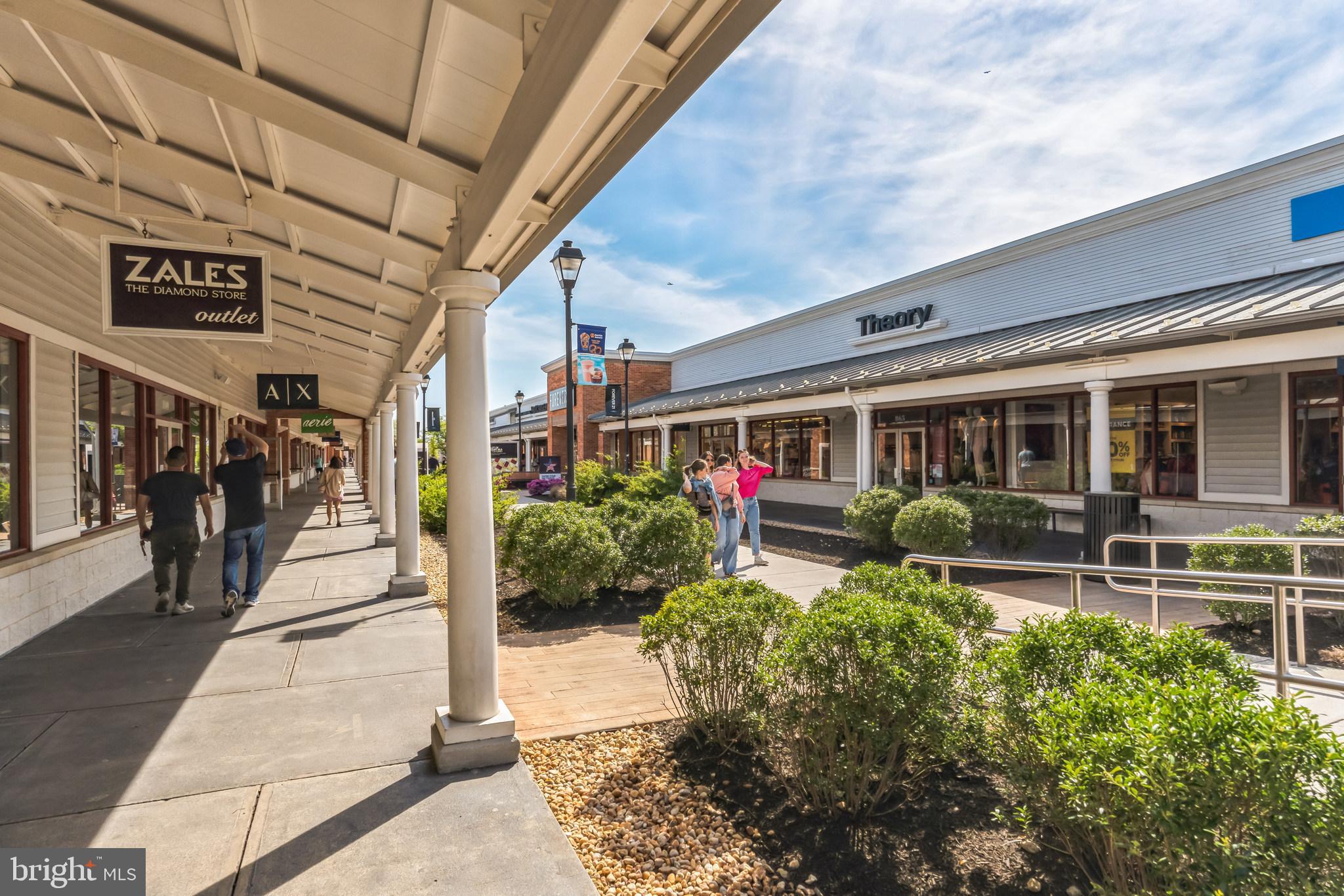 LAKES AT RED ROCK - Residential