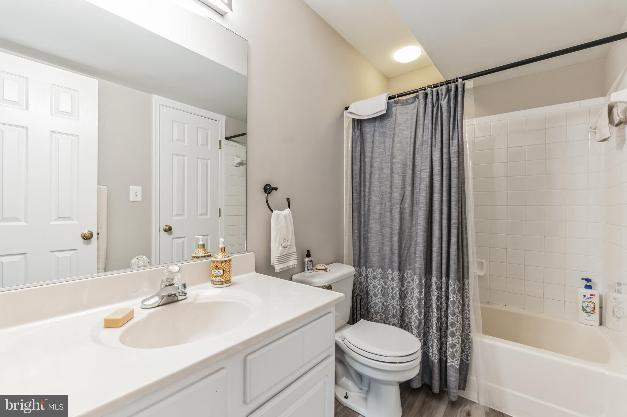 LAKES AT RED ROCK - Residential