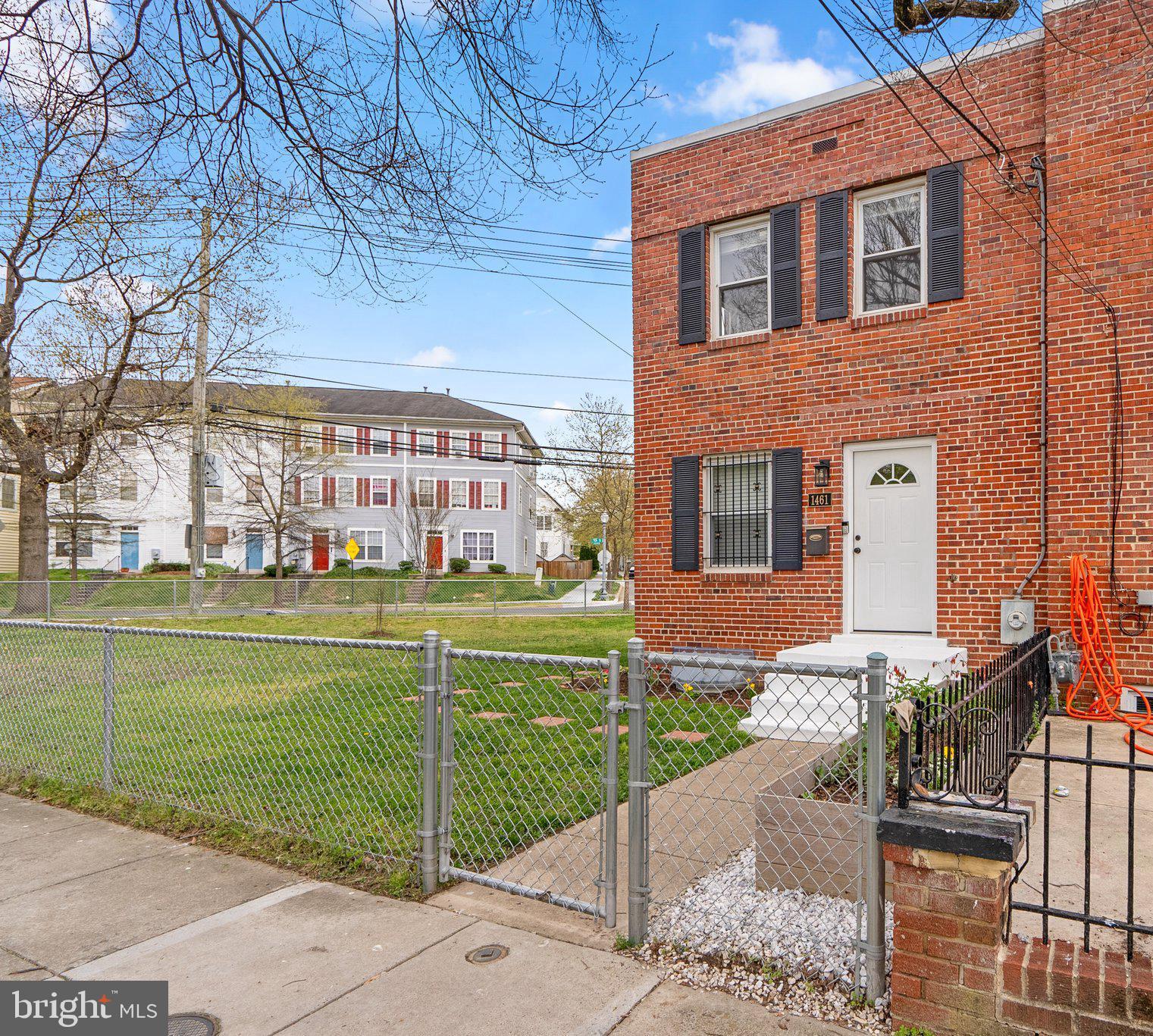 1461 CONGRESS PLACE SE